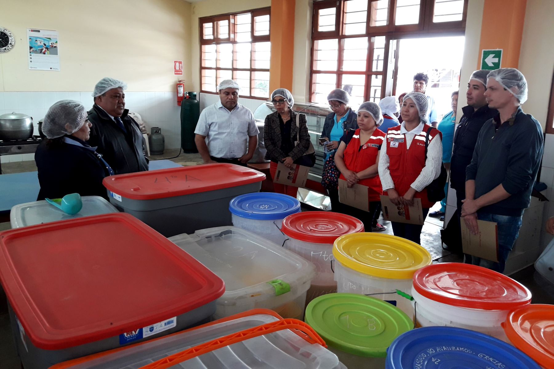 Funcionarios de Paraguay conocen experiencia exitosa de Qali Warma en colegio Ricardo Palma del distrito de La Arena, en Piura.