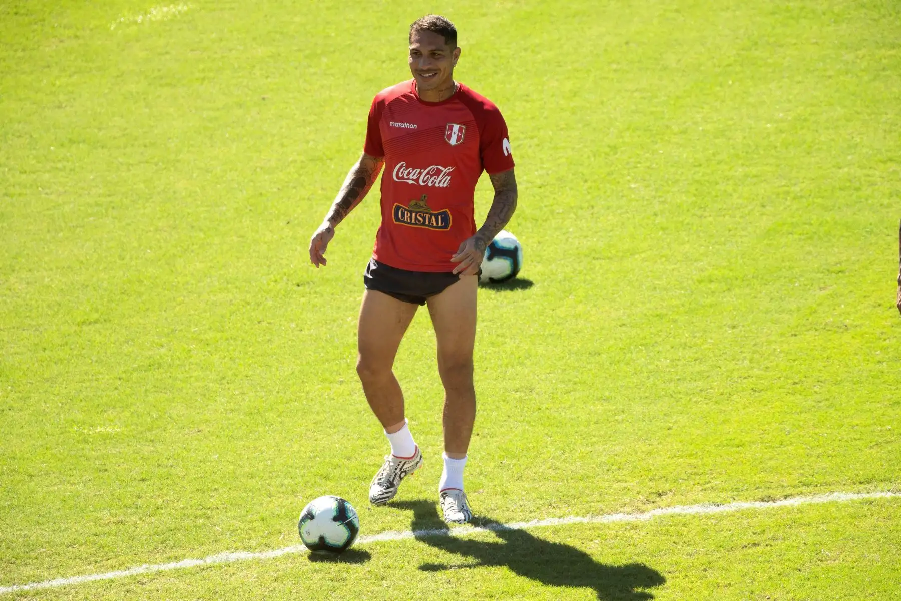Jugadores de la selección de fútbol participan en un entrenamiento en el estadio de Pituaçu, en la ciudad de Salvador (Brasil). Perú se enfrenta a Uruguay por los cuartos de final de la Copa América 2019. Foto: EFE