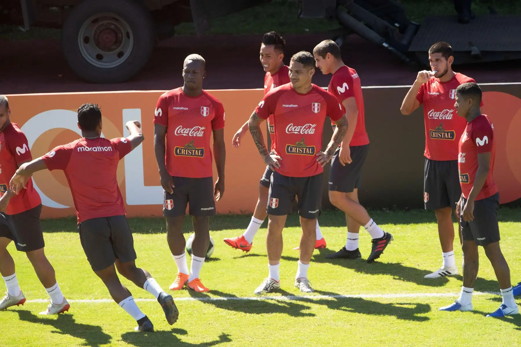Jugadores de la selección de fútbol participan en un entrenamiento en el estadio de Pituaçu, en la ciudad de Salvador (Brasil). Perú se enfrenta a Uruguay por los cuartos de final de la Copa América 2019. Foto: EFE