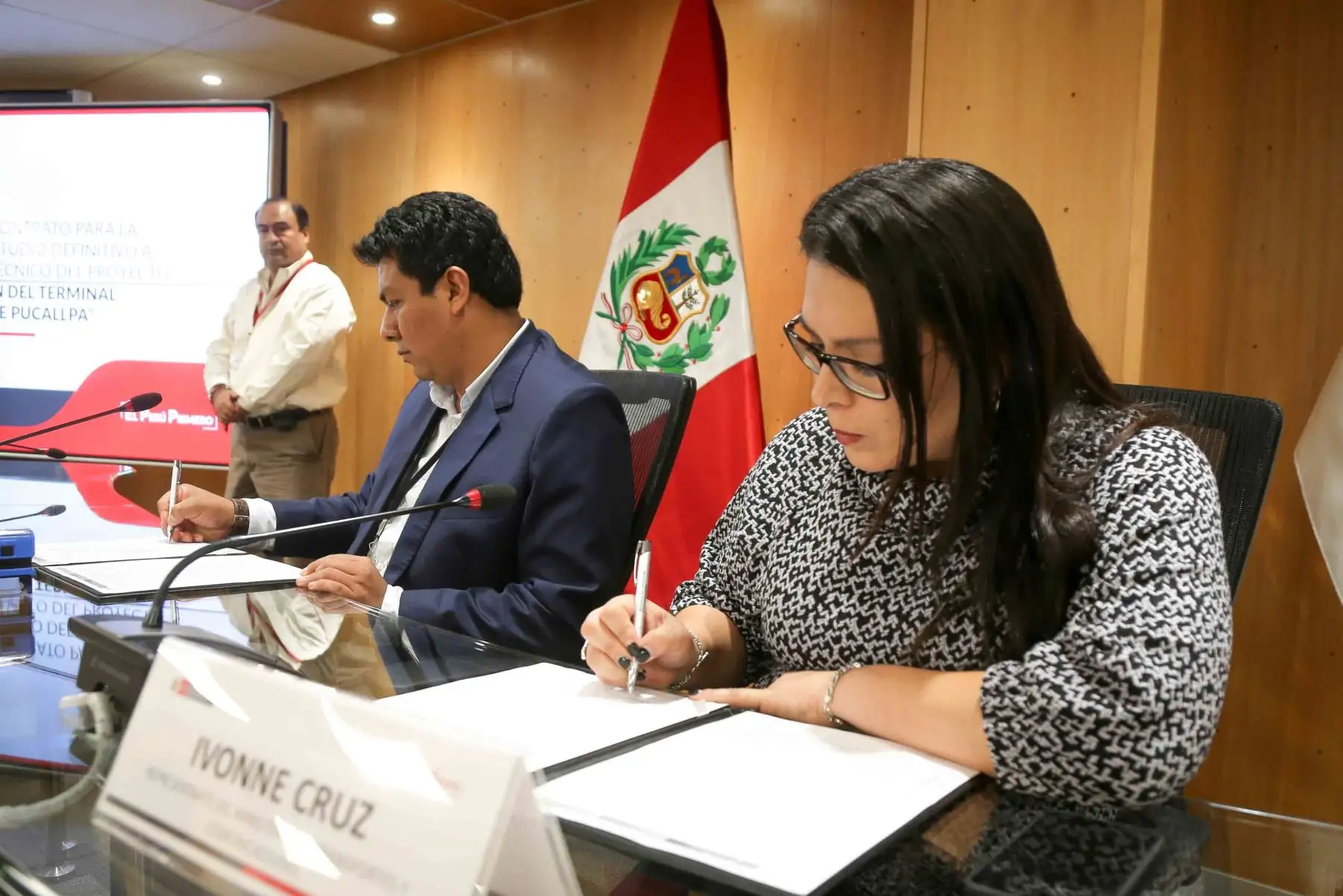 El MTC suscribió contrato para la ejecución del estudio definitivo del proyecto “Rehabilitación del Terminal Portuario de Pucallpa”.