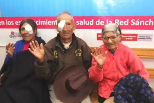 Cuarenta usuarias y usuarios del programa Pensión 65 en región La Libertad fueron operados gratuitamente de cataratas para que recuperen la vista.