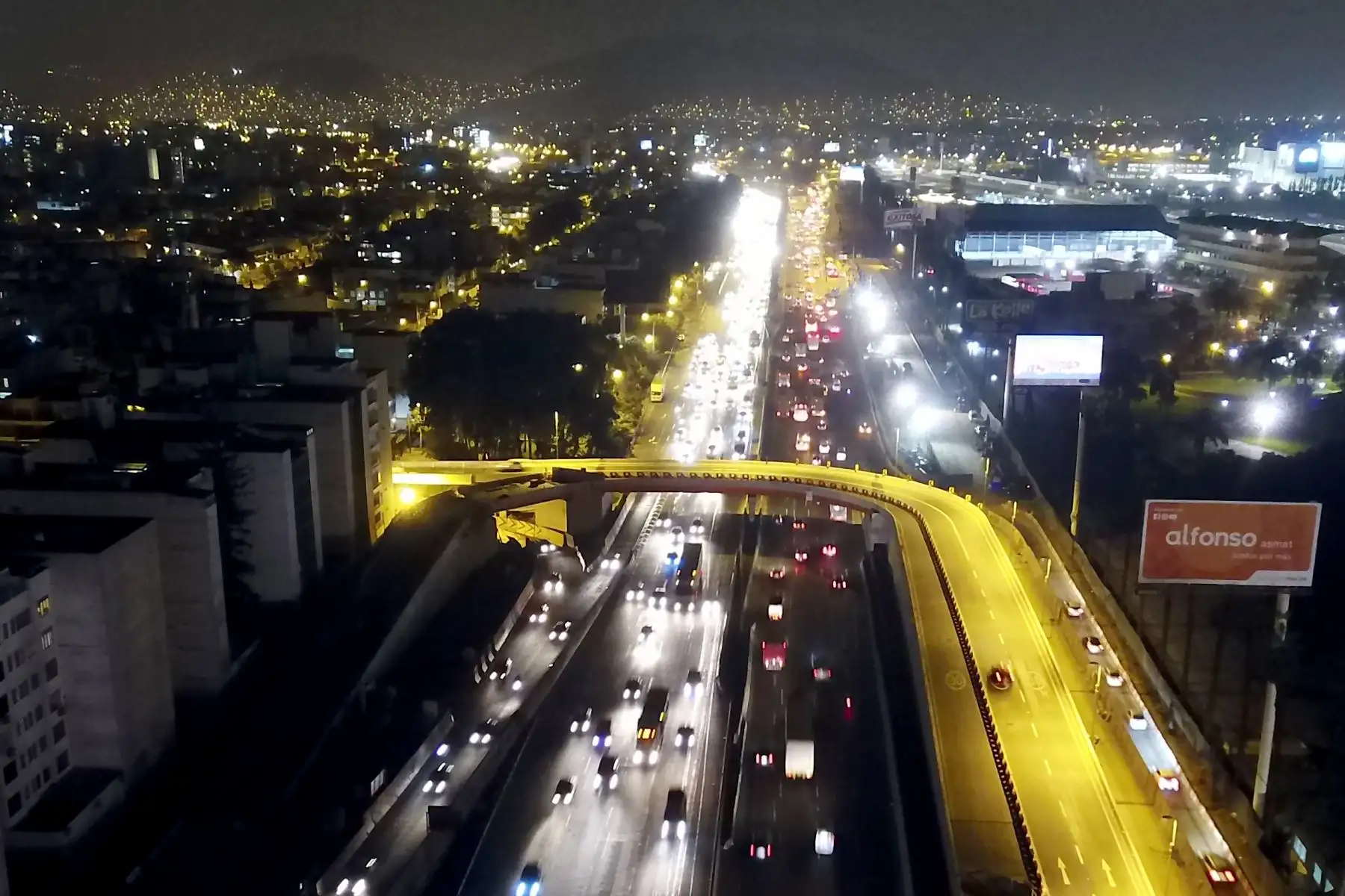 Habilitación del viaducto a desnivel El Derby, que beneficia a más de 400,000 personas que circulan a diario entre Surco y San Borja.Foto.ANDINA/Juan Carlos Guzman