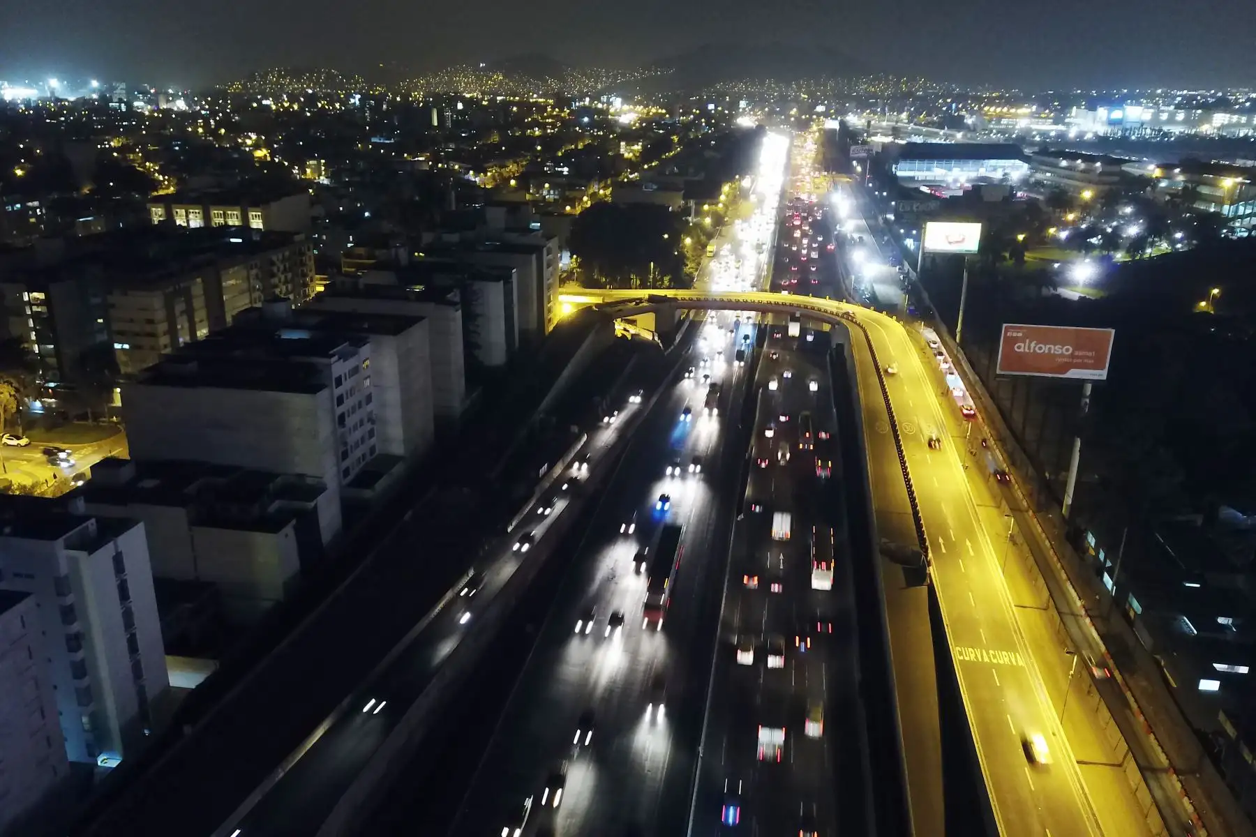 Habilitación del viaducto a desnivel El Derby, que beneficia a más de 400,000 personas que circulan a diario entre Surco y San Borja.Foto.ANDINA/Juan Carlos Guzman