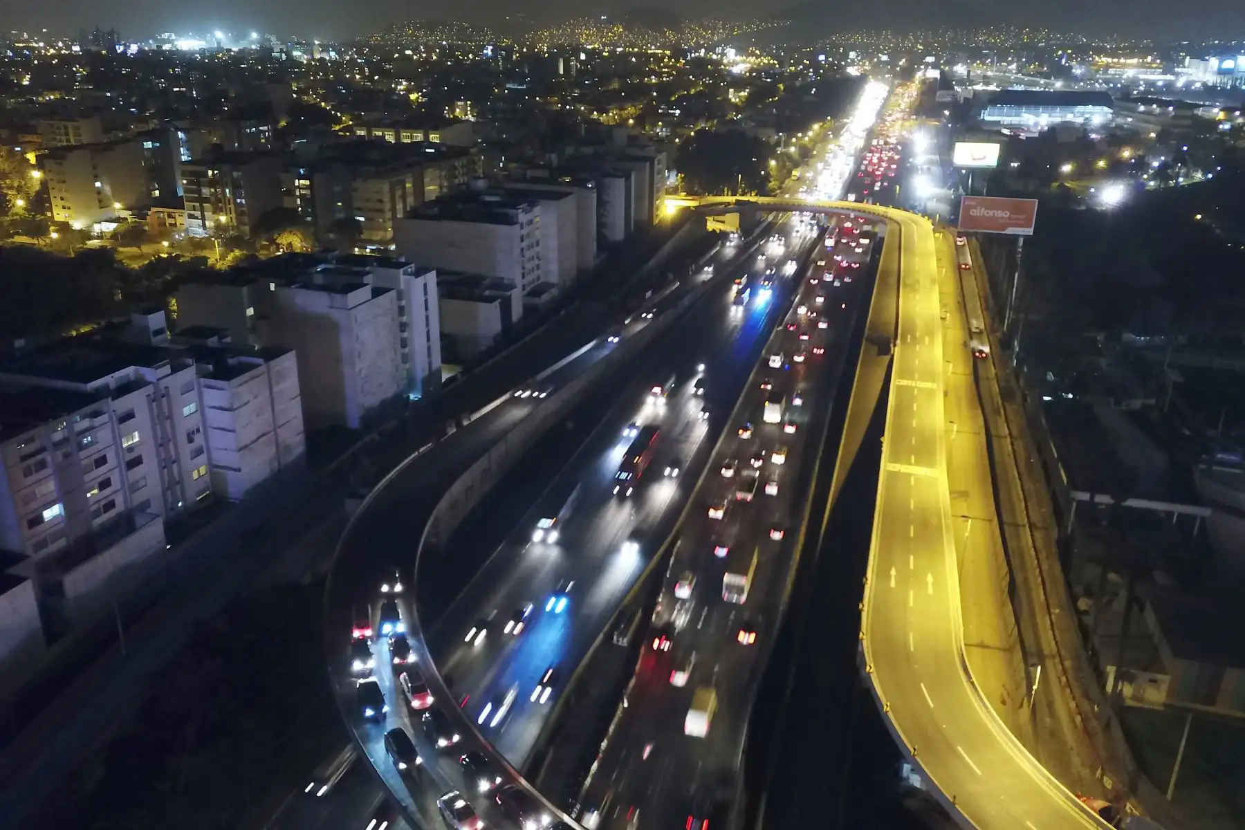 Habilitación del viaducto a desnivel El Derby, que beneficia a más de 400,000 personas que circulan a diario entre Surco y San Borja.Foto.ANDINA/Juan Carlos Guzman