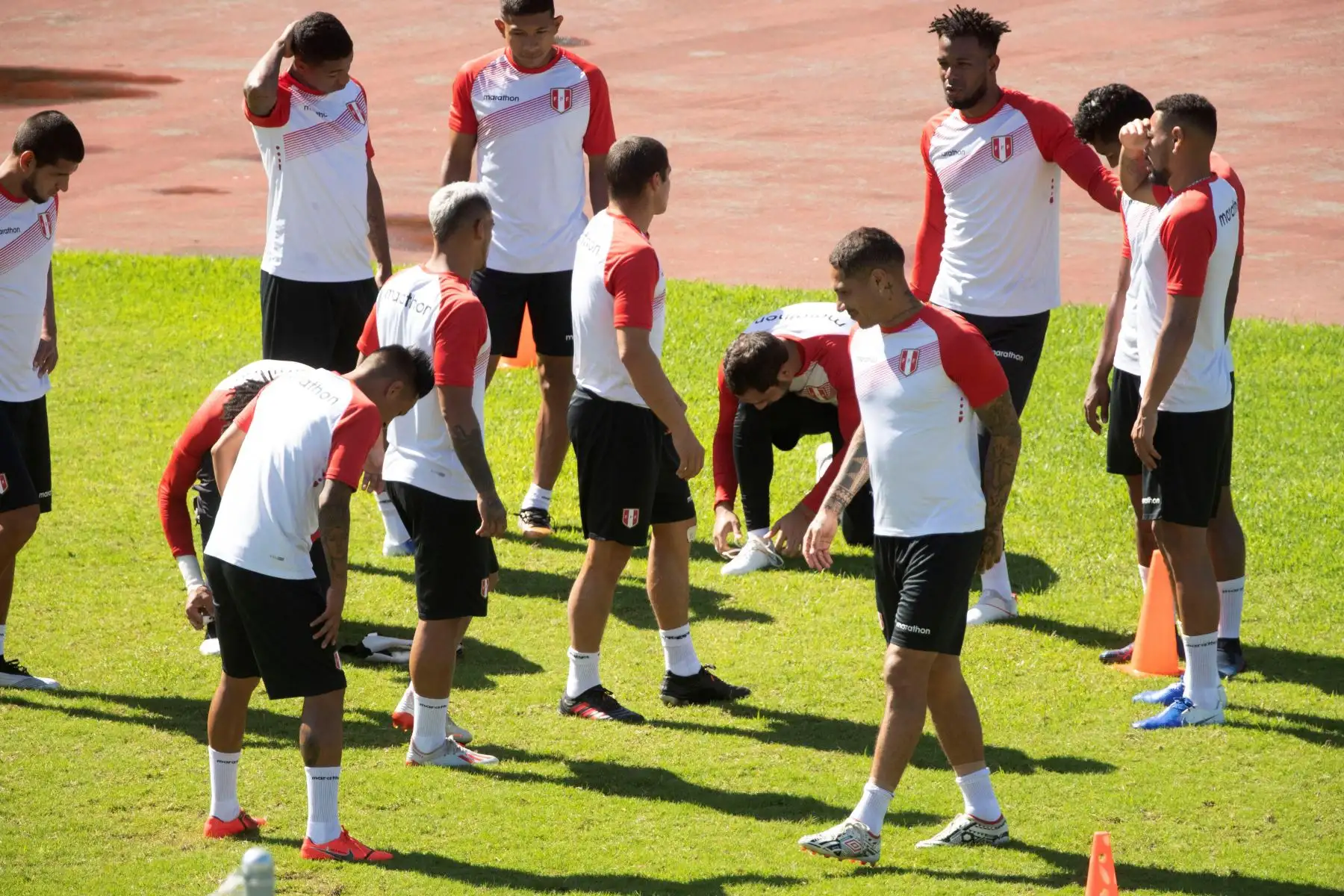 Entrenamiento de la selección peruana de fútbol en el estadio de Pituaçu, en la ciudad de Salvador (Brasil). Foto: EFE