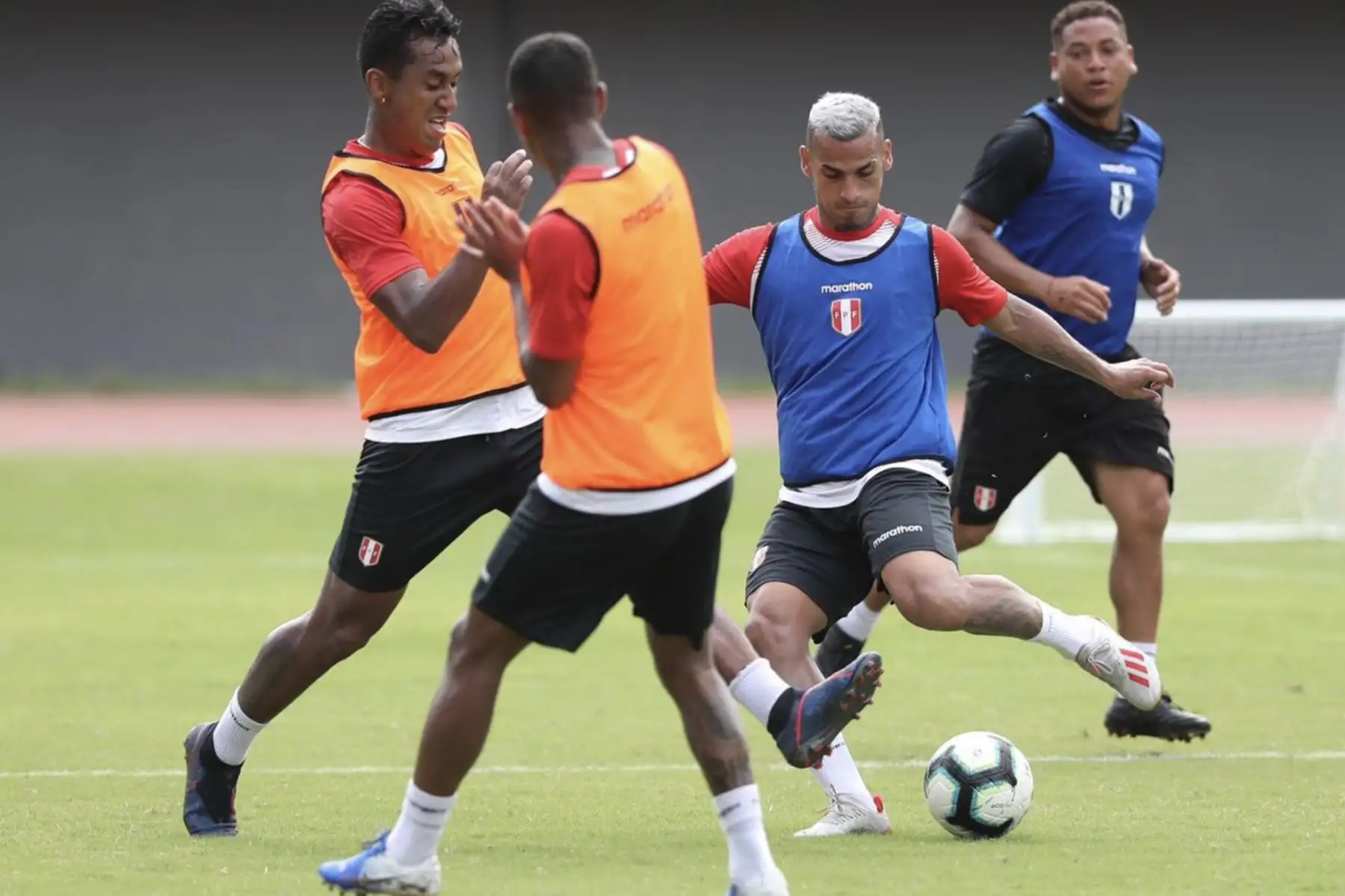 Entrenamiento de la selección peruana de fútbol en el estadio de Pituaçu, ciudad de Salvador (Brasil). Foto: FPF
