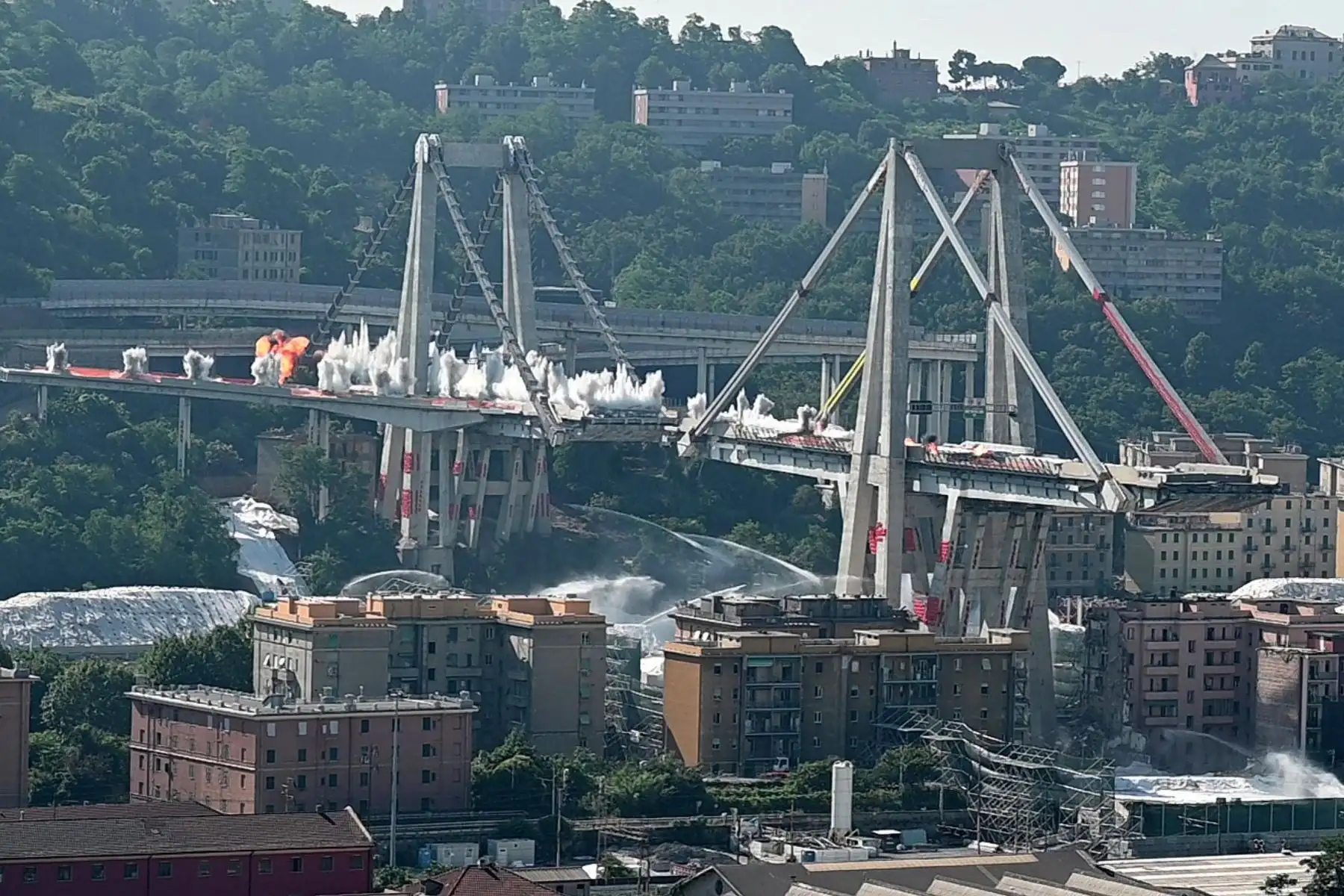 Miles de personas fueron evacuadas debido a los trabajos de demolición de esta infraestructura. Foto: EFE