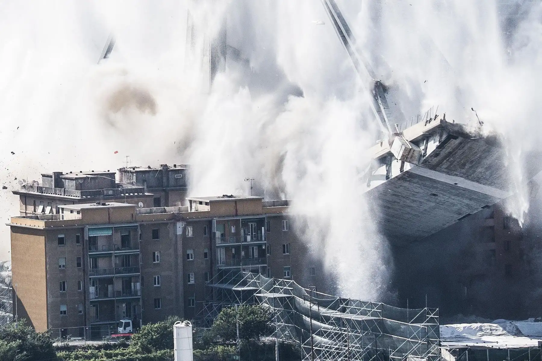 Miles de personas fueron evacuadas debido a los trabajos de demolición de esta infraestructura. Foto: EFE