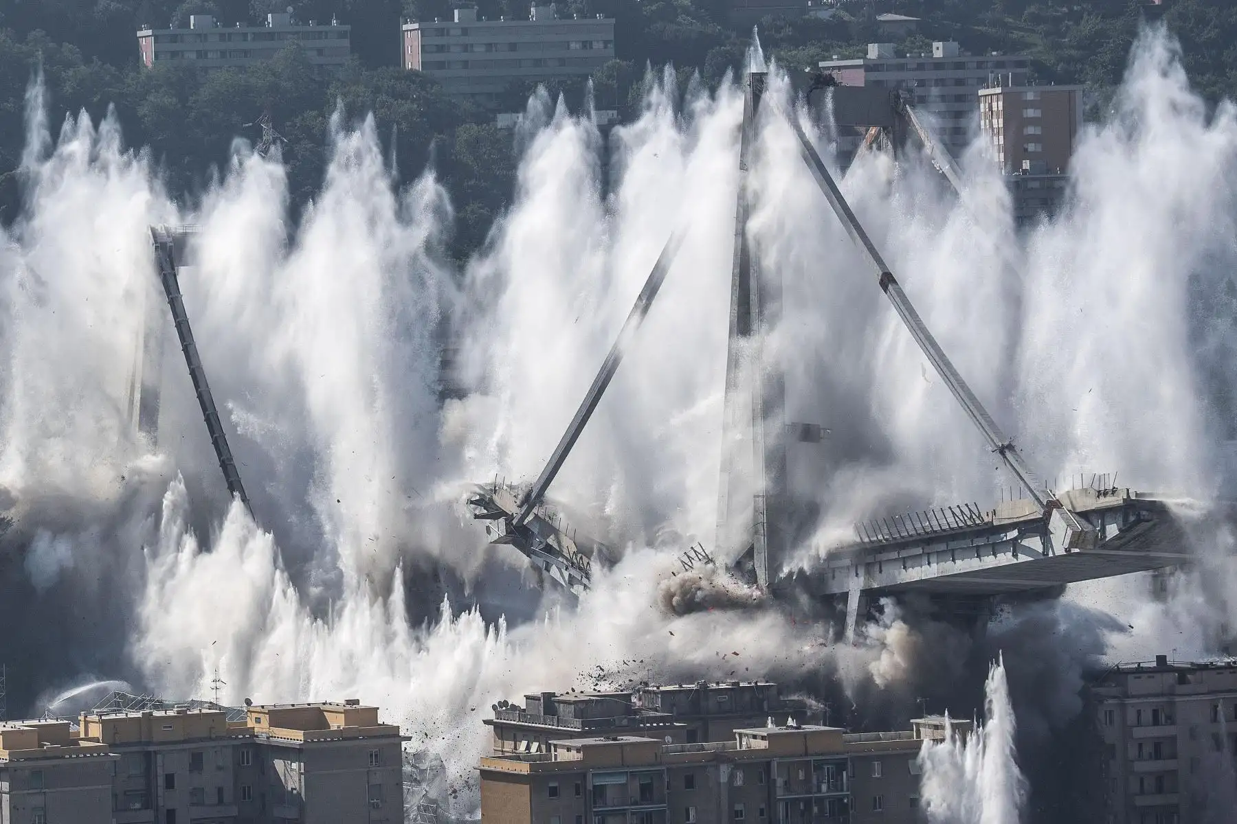Miles de personas fueron evacuadas debido a los trabajos de demolición de esta infraestructura. Foto: EFE