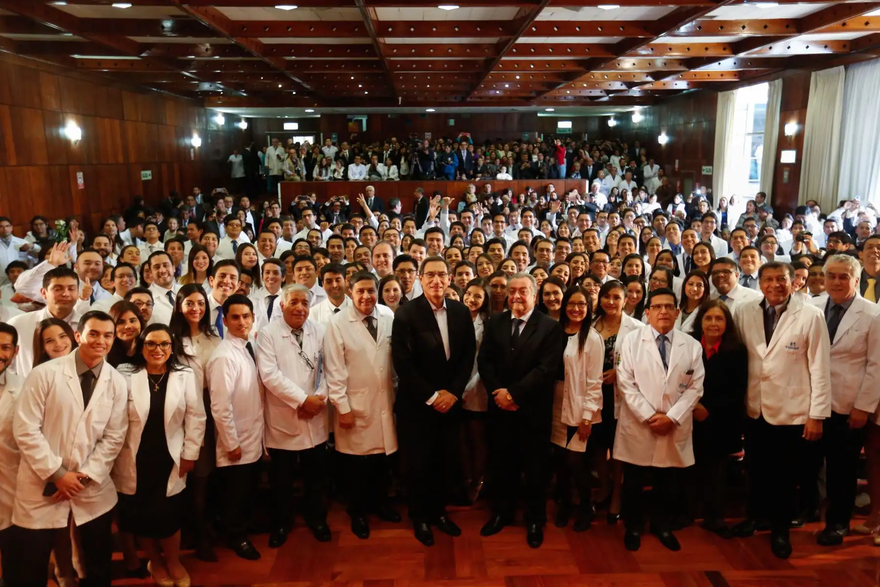 Presidente Martin Vizcarra clausuró programa de residentado médico del Hospital Edgardo Rebagliati. Foto:ANDINA/Prensa Presidencia