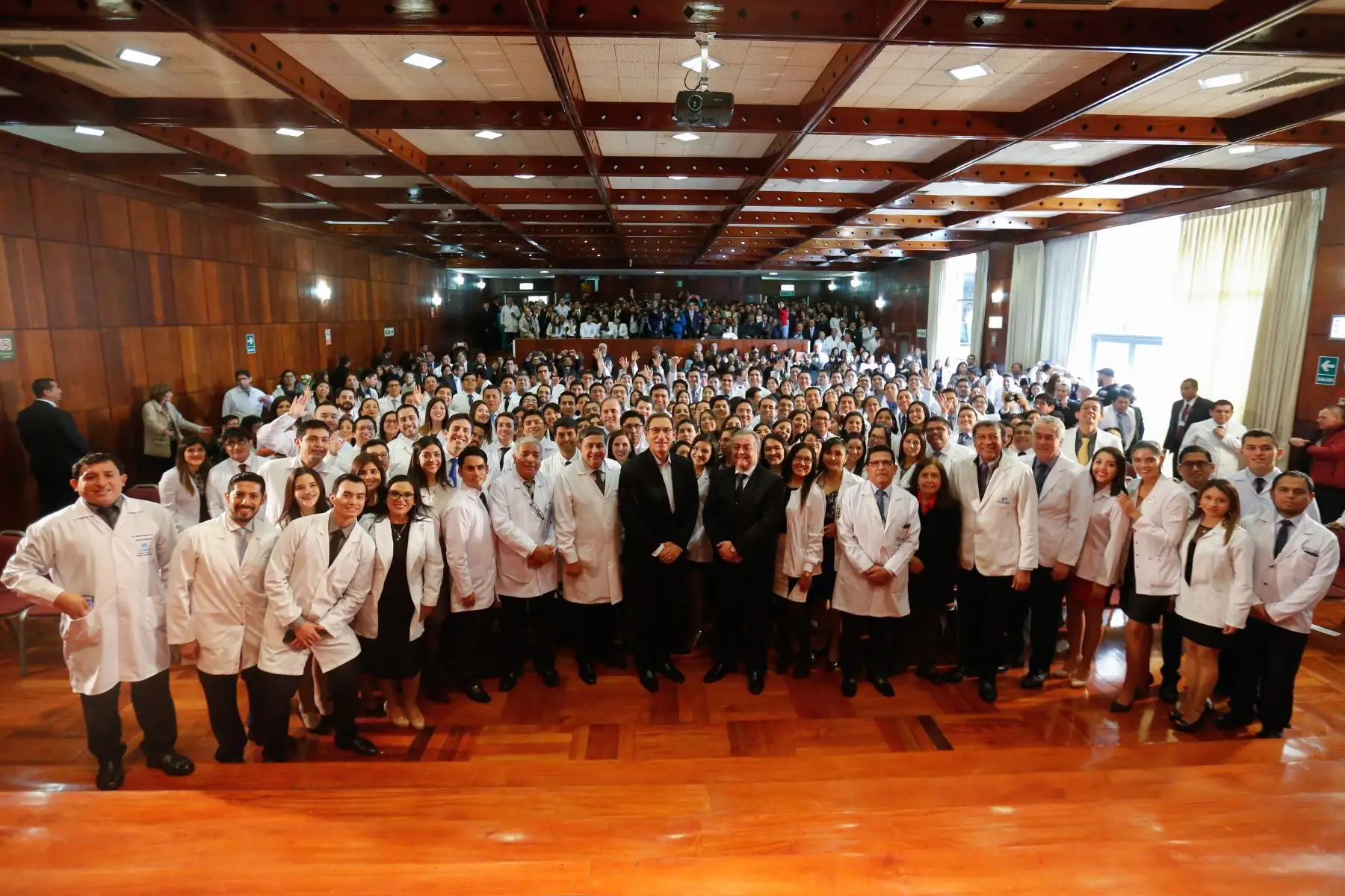 Presidente Martin Vizcarra clausuró programa de residentado médico del Hospital Edgardo Rebagliati. Foto:ANDINA/Prensa Presidencia