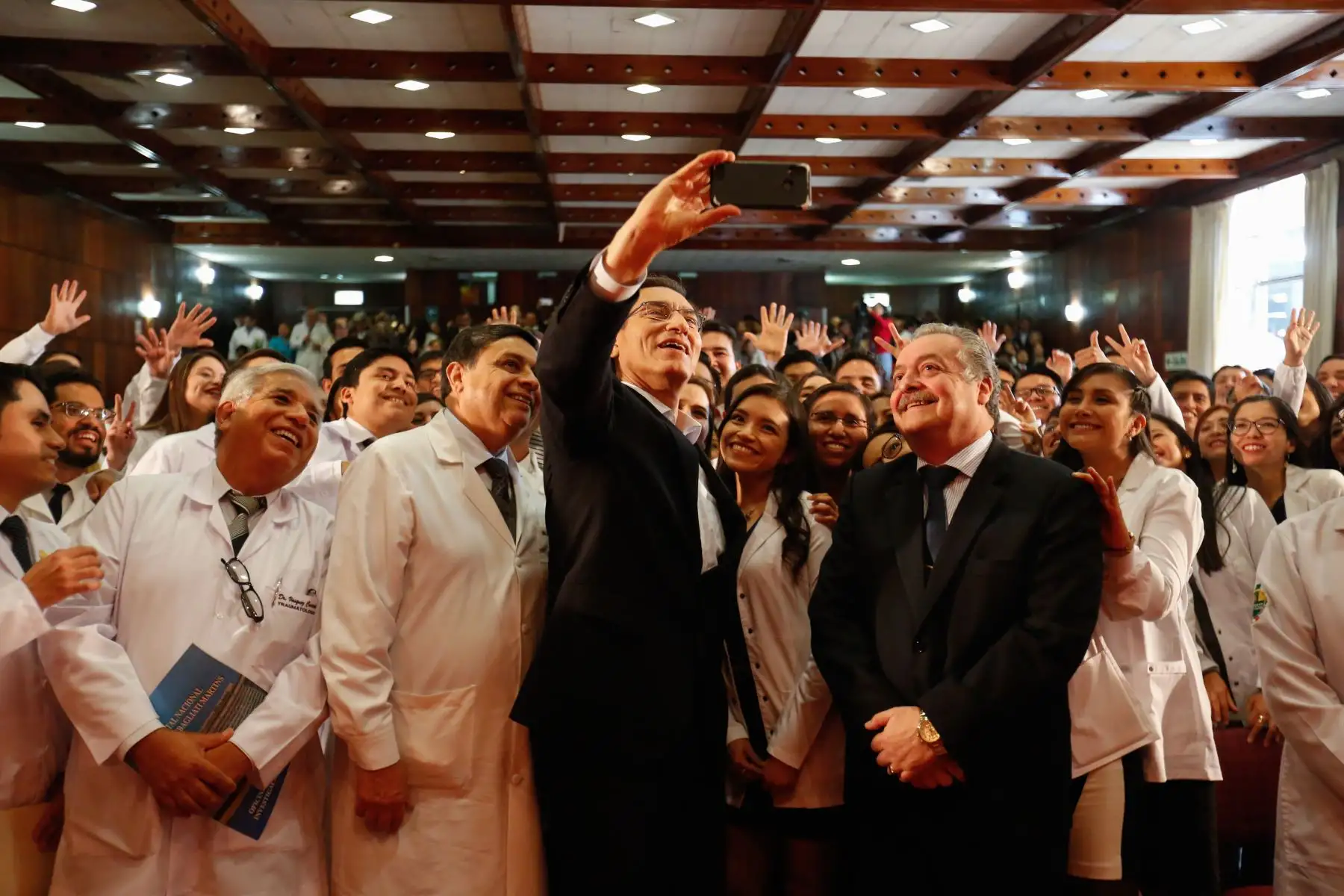 Presidente Martin Vizcarra clausuró programa de residentado médico del Hospital Edgardo Rebagliati. Foto:ANDINA/Prensa Presidencia