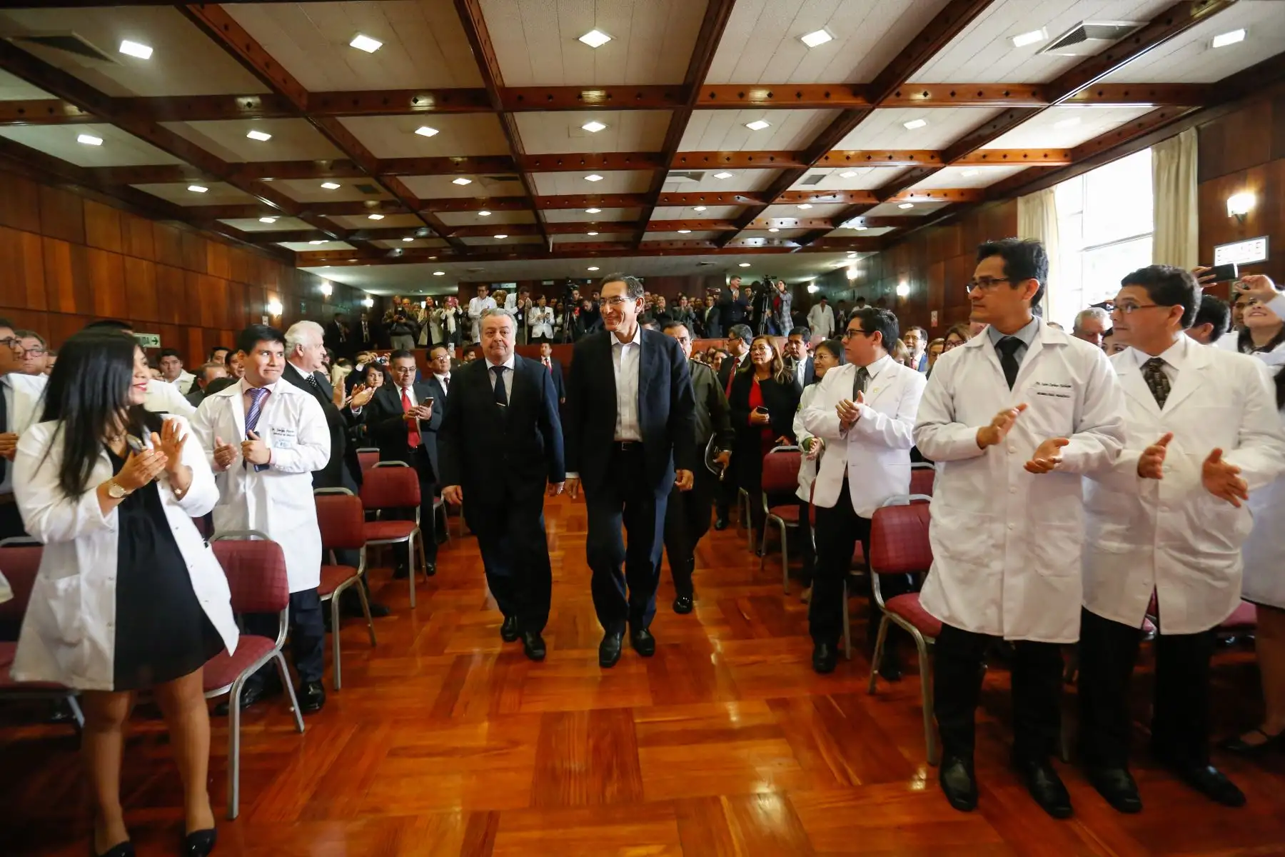 Presidente Martin Vizcarra clausuró programa de residentado médico del Hospital Edgardo Rebagliati. Foto:ANDINA/Prensa Presidencia