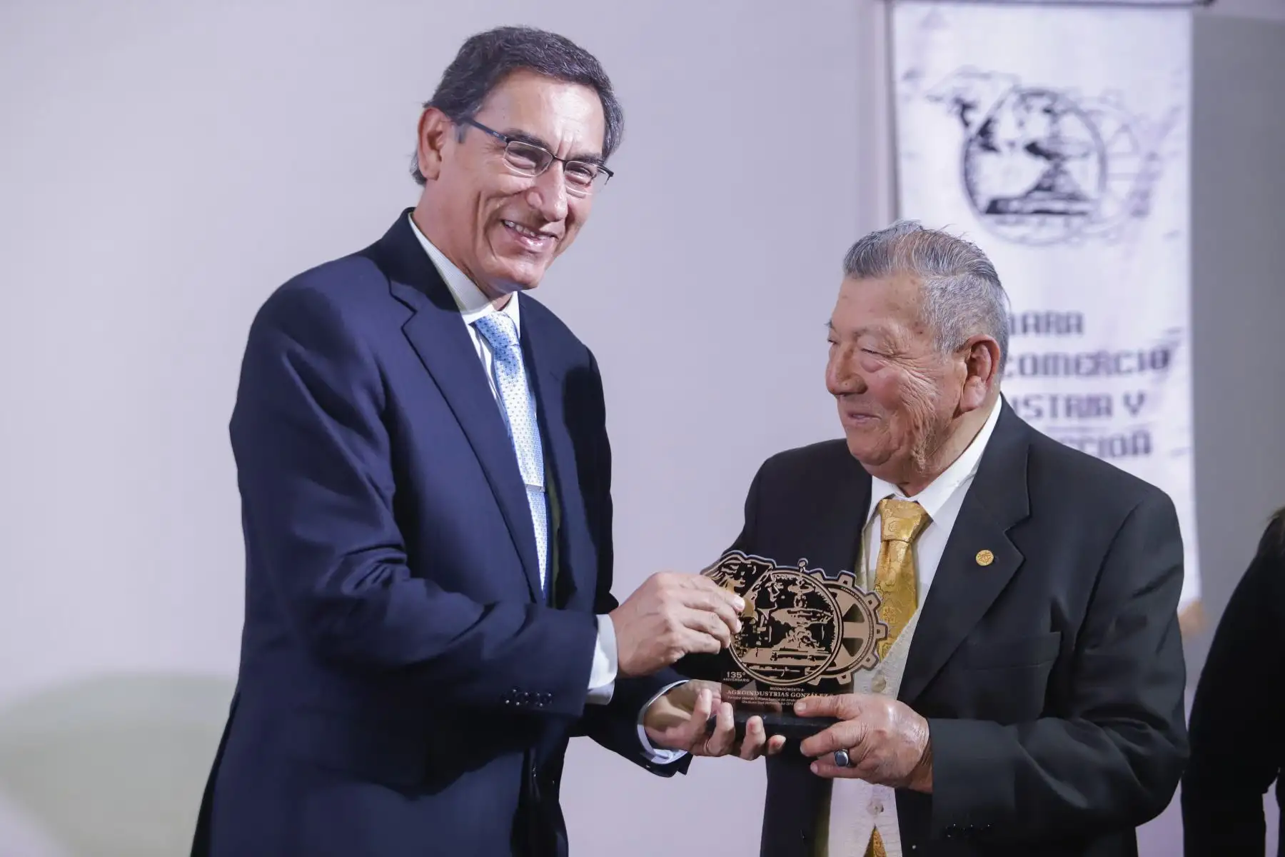 Jefe de Estado, Martín Vizcarra asiste a la ceremonia por el 135° aniversario de la Cámara de Comercio, Industria y Producción de Tacna.
Foto: ANDINA/Prensa Presidencia