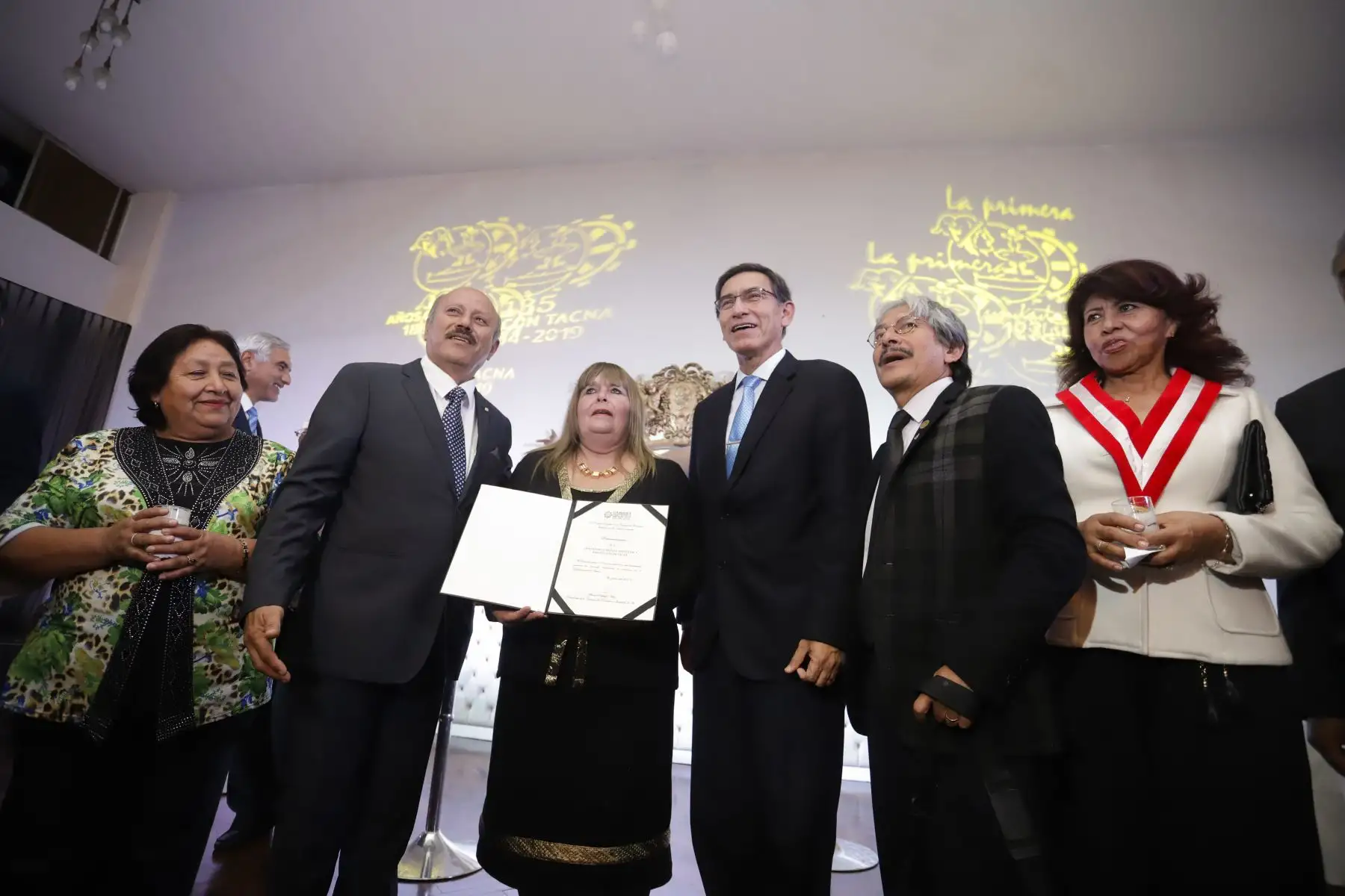 Jefe de Estado, Martín Vizcarra asiste a la ceremonia por el 135° aniversario de la Cámara de Comercio, Industria y Producción de Tacna.
Foto: ANDINA/Prensa Presidencia