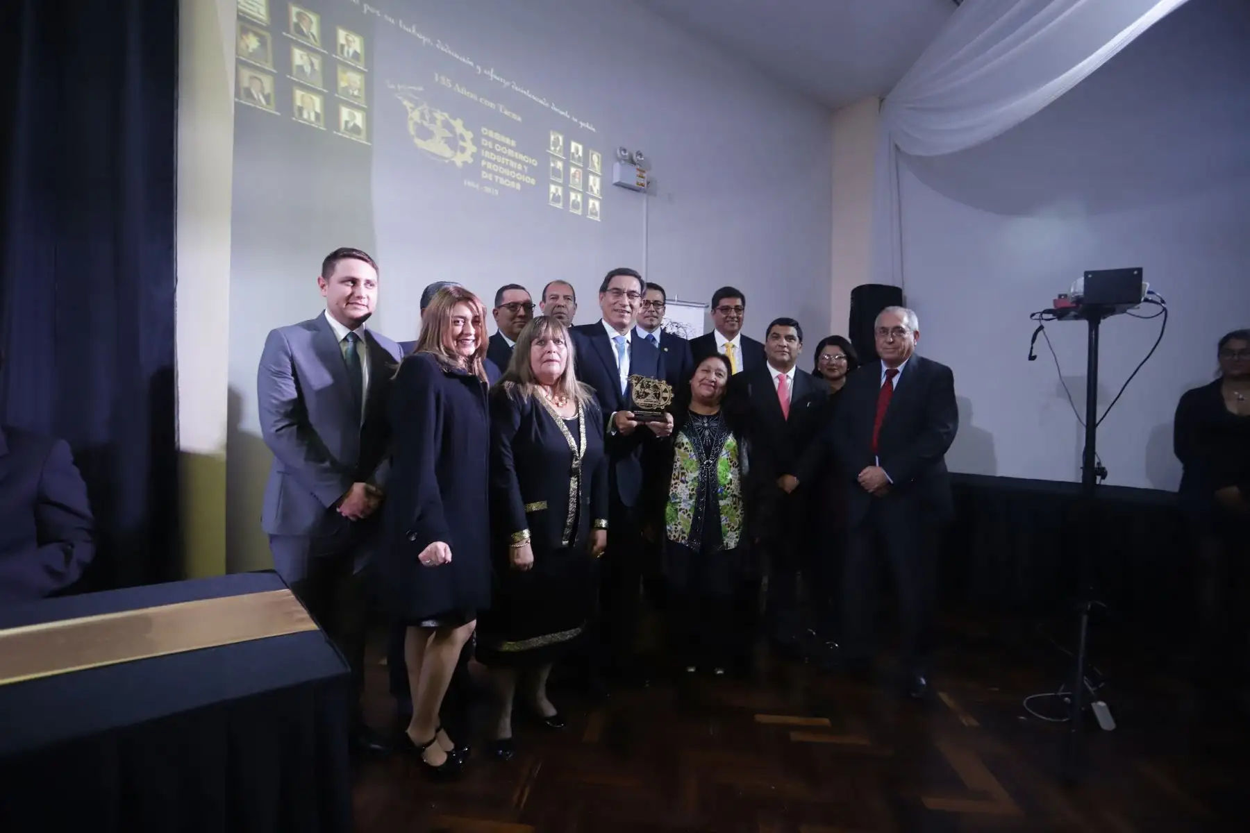 Jefe de Estado, Martín Vizcarra asiste a la ceremonia por el 135° aniversario de la Cámara de Comercio, Industria y Producción de Tacna.
Foto: ANDINA/Prensa Presidencia