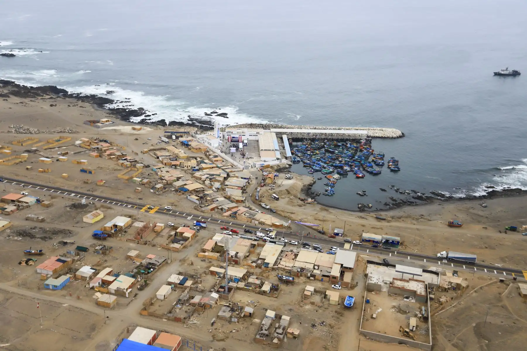Jefe es Estado, Martín Vizcarra inaugura las obras de mejoramiento del Desembarcadero Pesquero Artesanal en Morro Sama, Tacna.
Foto: ANDINA/Presidencia
