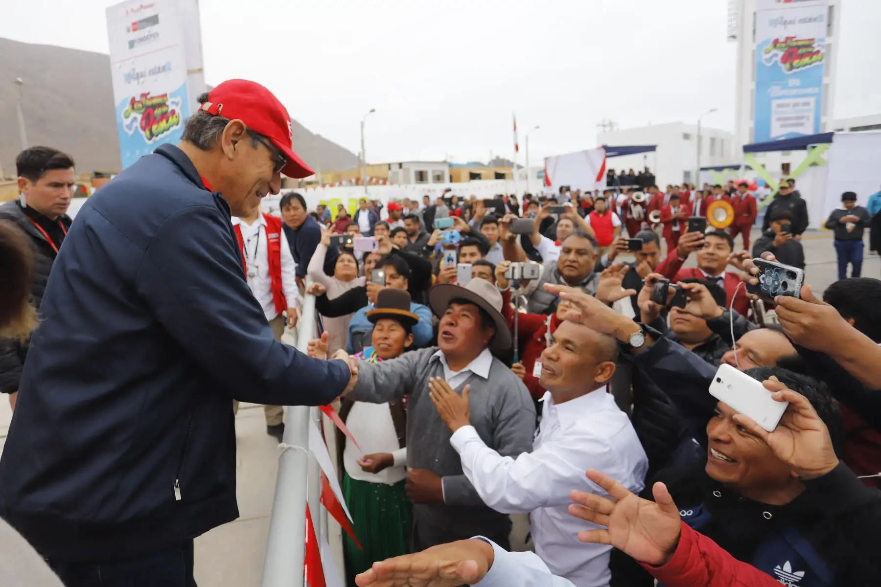 Jefe es Estado, Martín Vizcarra inaugura las obras de mejoramiento del Desembarcadero Pesquero Artesanal en Morro Sama, Tacna.
Foto: ANDINA/Presidencia