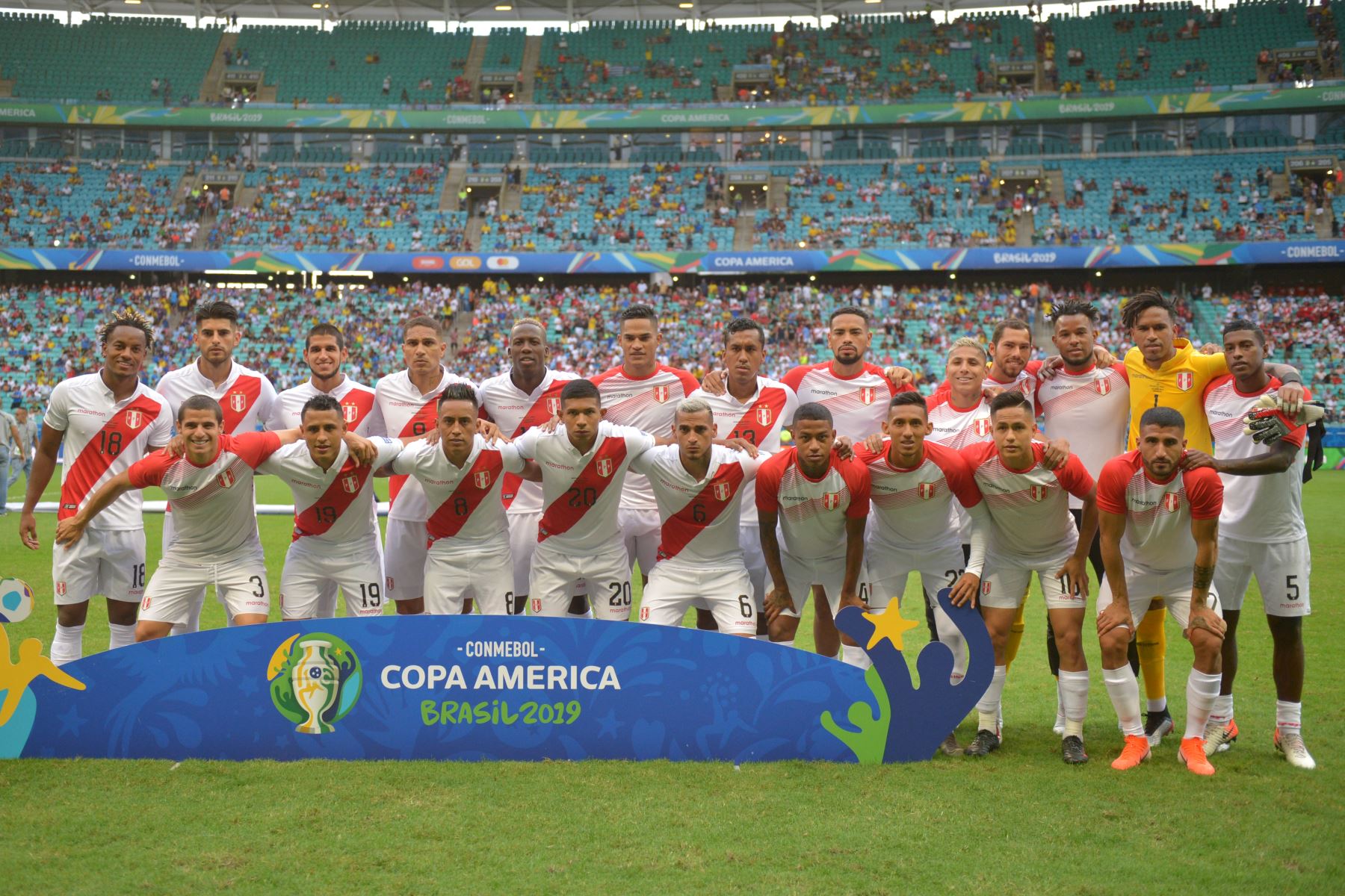 Los jugadores de Perú posan para las fotos antes de su partido de los cuartos de final del torneo de fútbol de la Copa América contra Uruguay en el Fonte Nova Arena en Salvador, Brasil.
Foto: AFP

Foto: ANDINA/Carlos Lezama