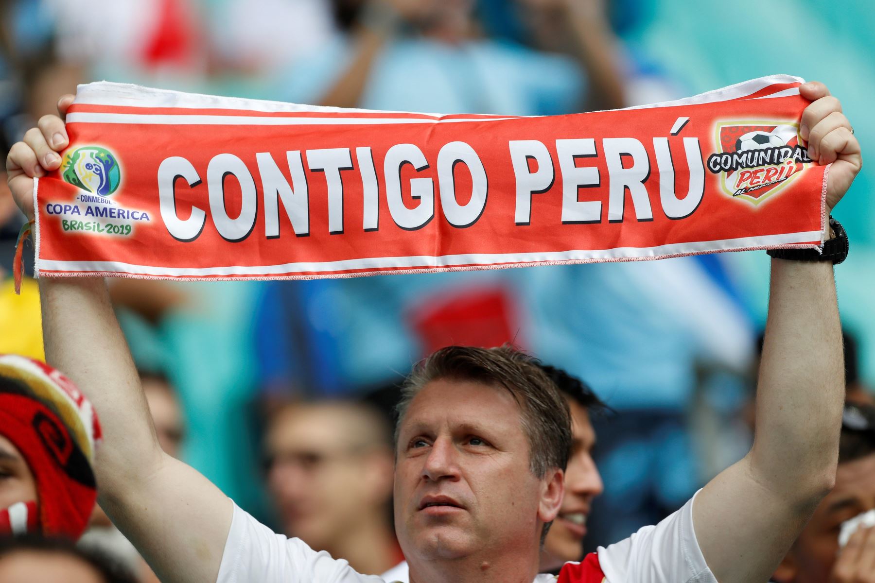 Un aficionado de Perú durante el partido Uruguay-Perú de cuartos de final de la Copa América de Fútbol 2019, en el Estadio Arena Fonte Nova de Salvador, Brasil.
Foto: EFE