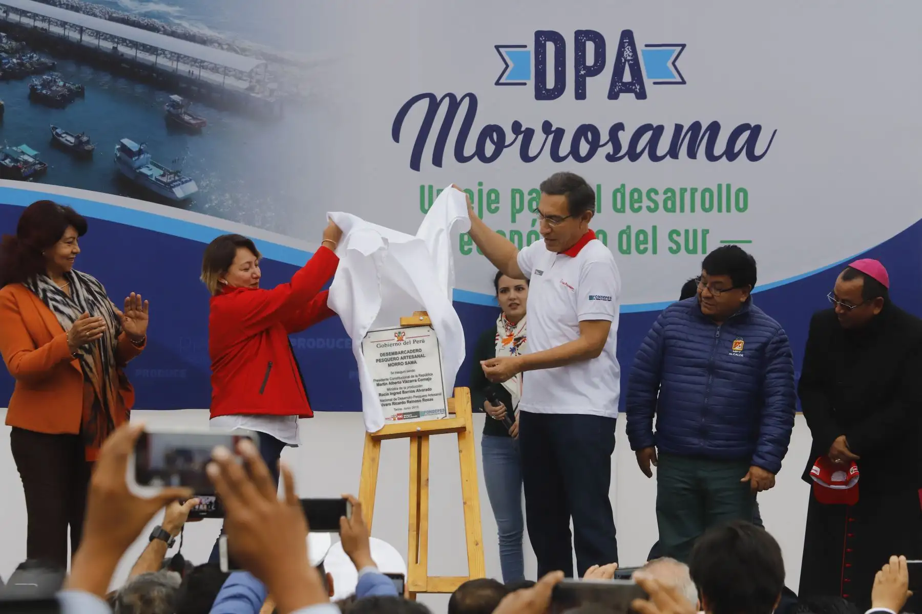 Jefe es Estado, Martín Vizcarra inaugura las obras de mejoramiento del Desembarcadero Pesquero Artesanal en Morro Sama, Tacna. 
Foto: ANDINA/Presidencia