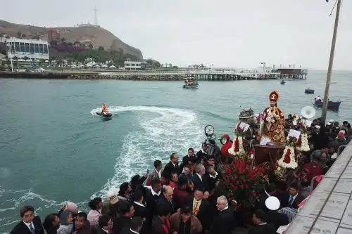 Procesión del domingo 29 de junio estará acompañada por expresiones de devoción popular, cánticos y coloridos arreglos. Foto: ANDINA/Juan Carlos Guzmán