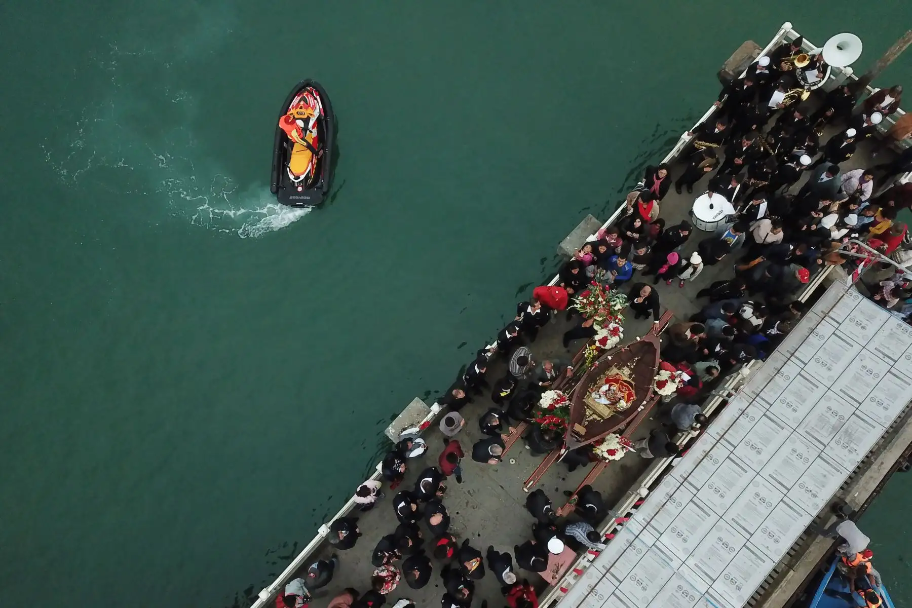 En el Día del Pescador fieles acompañaron a la imagen de San Pedro y San Pablo en Chorrillos.
Foto: ANDINA/Juan Carlos Guzmán