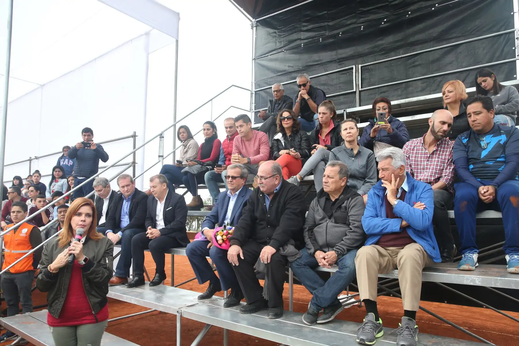 Con la presencia de; Sra. Mercedes Aráoz Fernández, Vicepresidenta del Perú , en el marco de los Juegos Panamericanos Lima 2019, la Municipalidad de Miraflores rinde homenaje a las leyendas del Tenis Peruano: Luis Horna Biscari, Américo Venero Montes, Alejandro Aramburú Acuña, Laura Arraya Minazzoli, Carlos Di Laura Morales (representado por su hijo), Karim Stromeier Merino.
Foto: ANDINA/Eddy Ramos