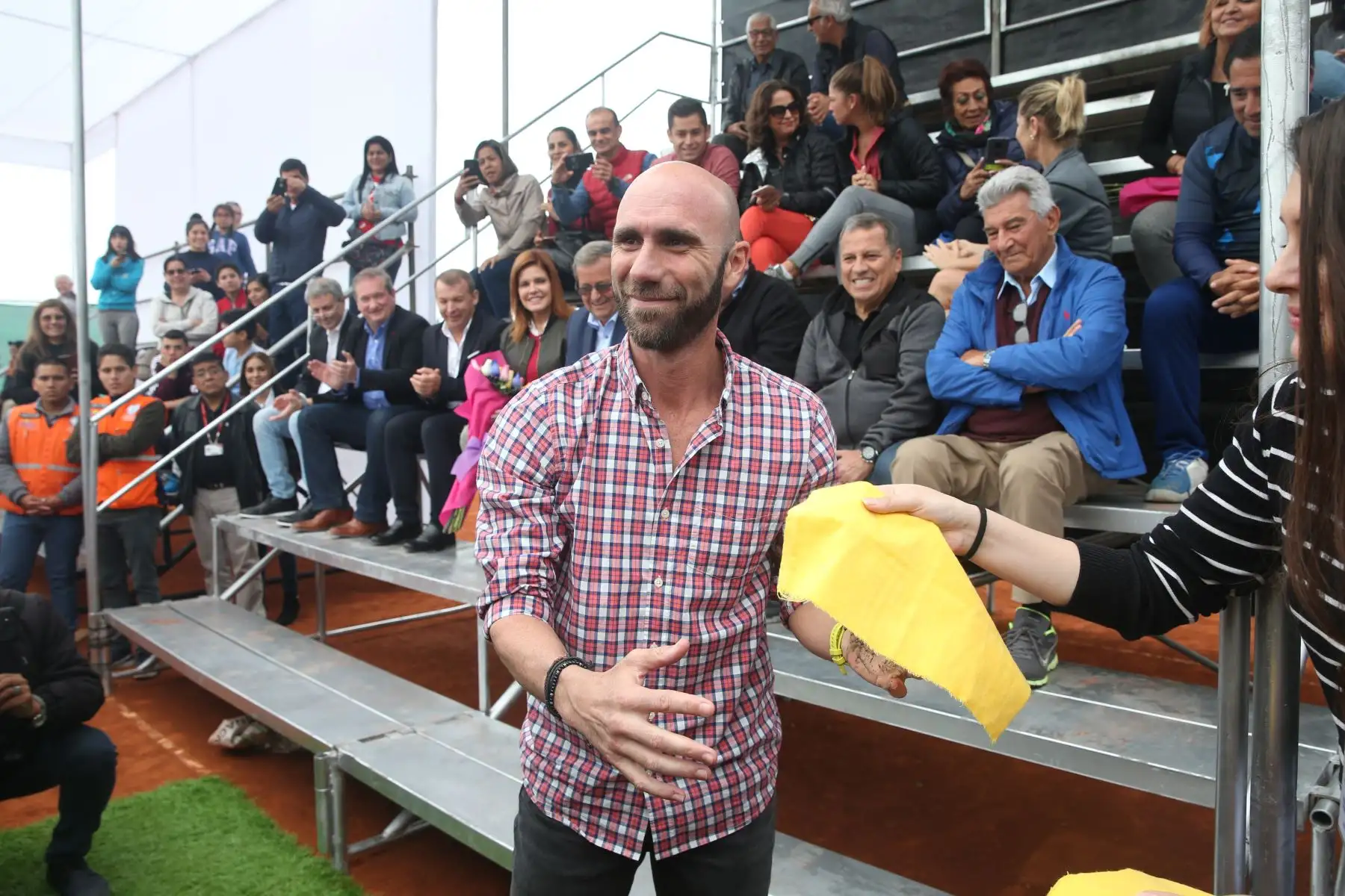 Con la presencia de; Sra. Mercedes Aráoz Fernández, Vicepresidenta del Perú , en el marco de los Juegos Panamericanos Lima 2019, la Municipalidad de Miraflores rinde homenaje a las leyendas del Tenis Peruano entre ellos Luis Horna.
Foto: ANDINA/Eddy Ramos