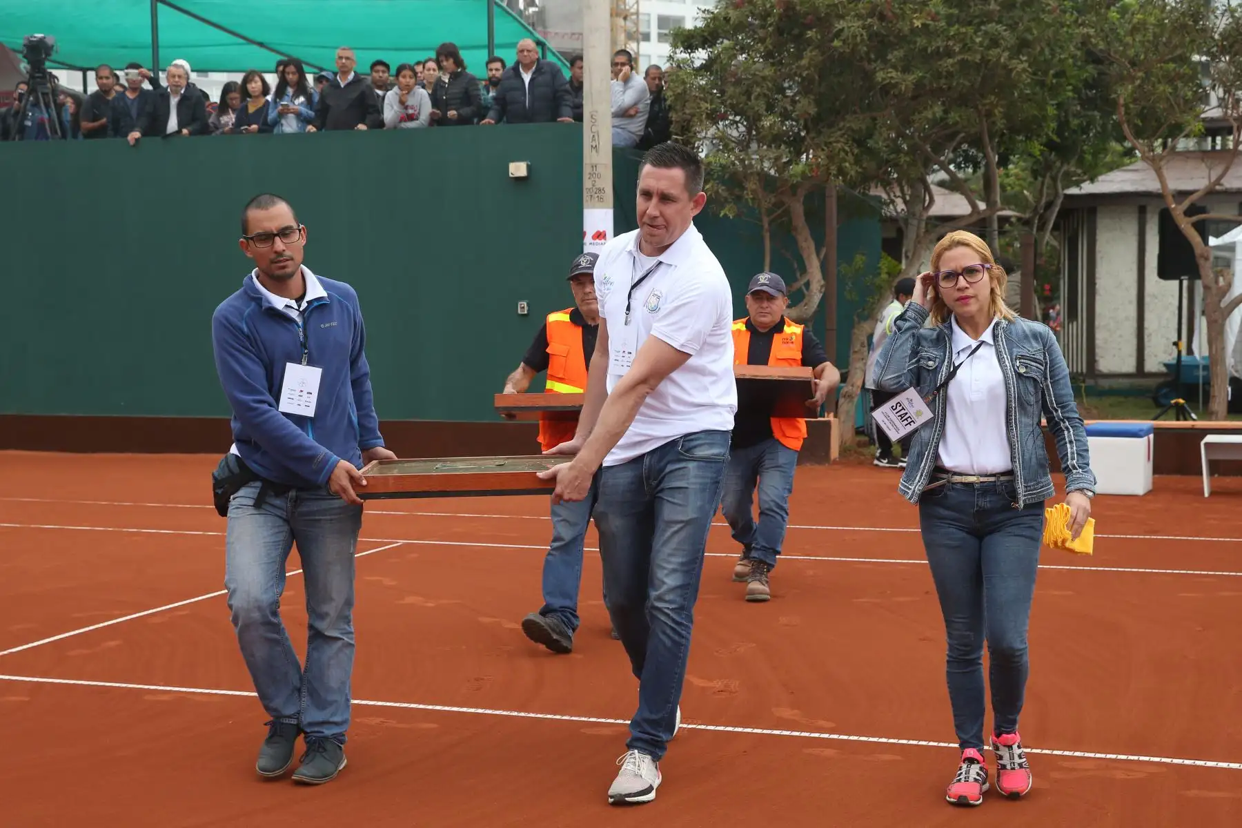 Con la presencia de; Sra. Mercedes Aráoz Fernández, Vicepresidenta del Perú , en el marco de los Juegos Panamericanos Lima 2019, la Municipalidad de Miraflores rinde homenaje a las leyendas del Tenis Peruano: Luis Horna Biscari, Américo Venero Montes, Alejandro Aramburú Acuña, Laura Arraya Minazzoli, Carlos Di Laura Morales (representado por su hijo), Karim Stromeier Merino.
Foto: ANDINA/Eddy Ramos