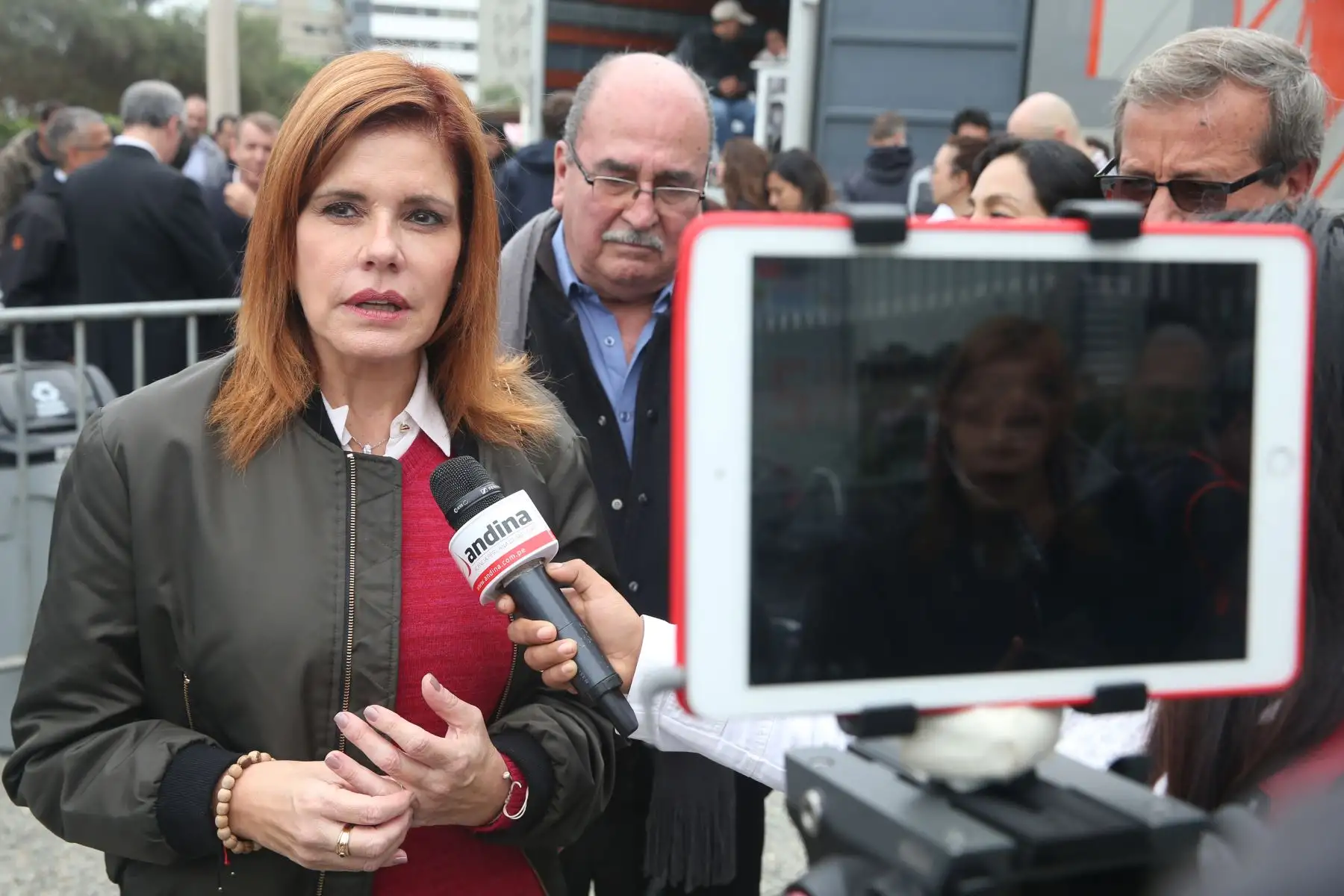 Con la presencia de; Sra. Mercedes Aráoz Fernández, Vicepresidenta del Perú , en el marco de los Juegos Panamericanos Lima 2019, la Municipalidad de Miraflores rinde homenaje a las leyendas del Tenis Peruano: Luis Horna Biscari, Américo Venero Montes, Alejandro Aramburú Acuña, Laura Arraya Minazzoli, Carlos Di Laura Morales (representado por su hijo), Karim Stromeier Merino.
Foto: ANDINA/Eddy Ramos