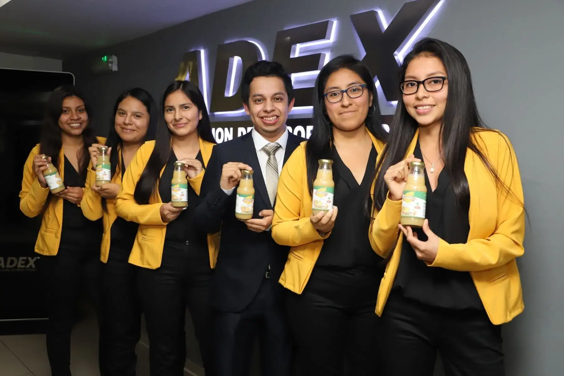 Jóvenes emprendedores en la exportación. Foto: Cortesía.
