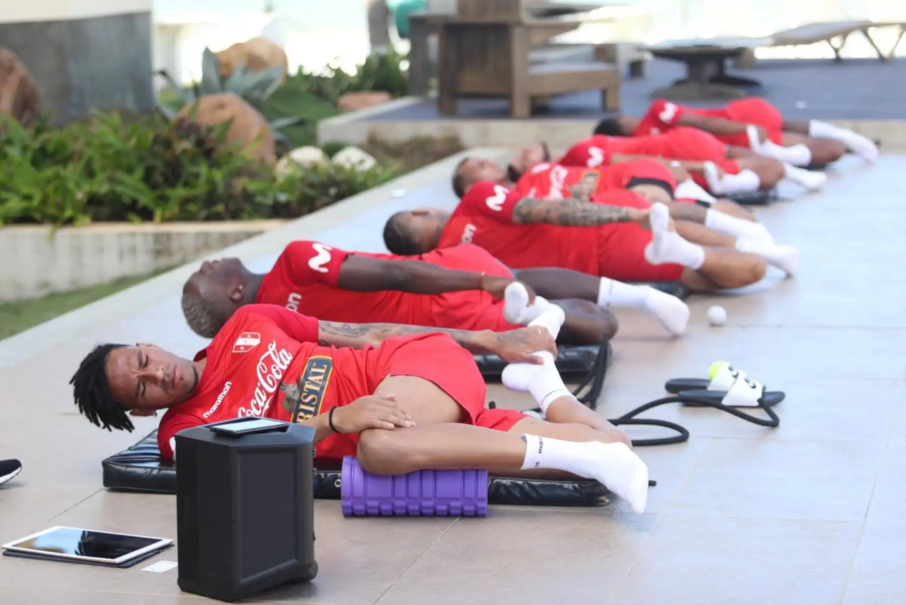 Jugadores de la selección peruana realizan sus entrenamientos con miras a enfrentar al seleccionado de Chile por la Copa América.
Foto: FPF