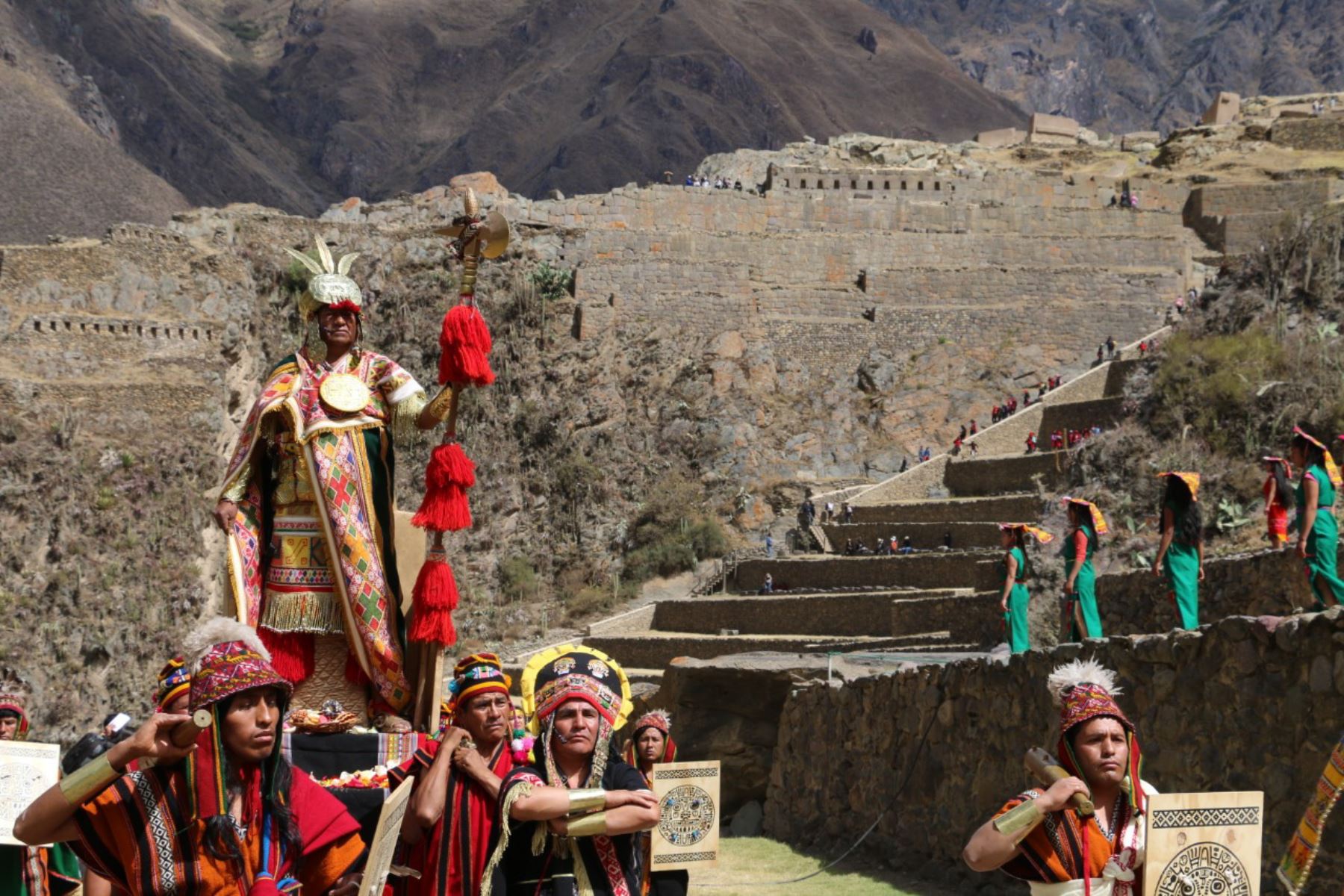 En el conjunto arqueológico de Ollantaytambo, ubicado en la provincia cusqueña de Urubamba, se escenificó el Ollantay Raymi.