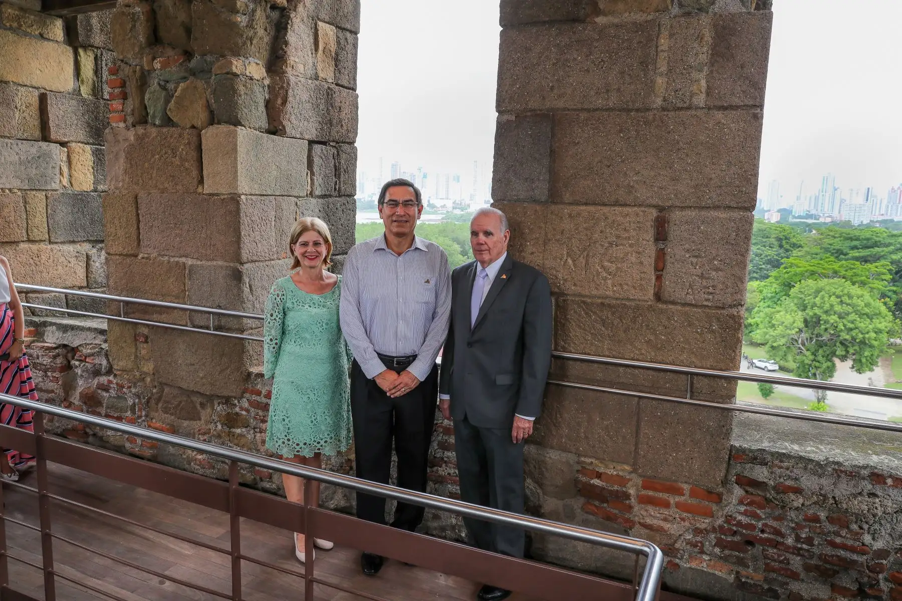 El presidente Vizcarra visitó el complejo arqueológico de Panamá Viejo, donde se presenta la muestra “Camina el autor” de Guamán Poma de Ayala. Foto: Prensa Presidencia