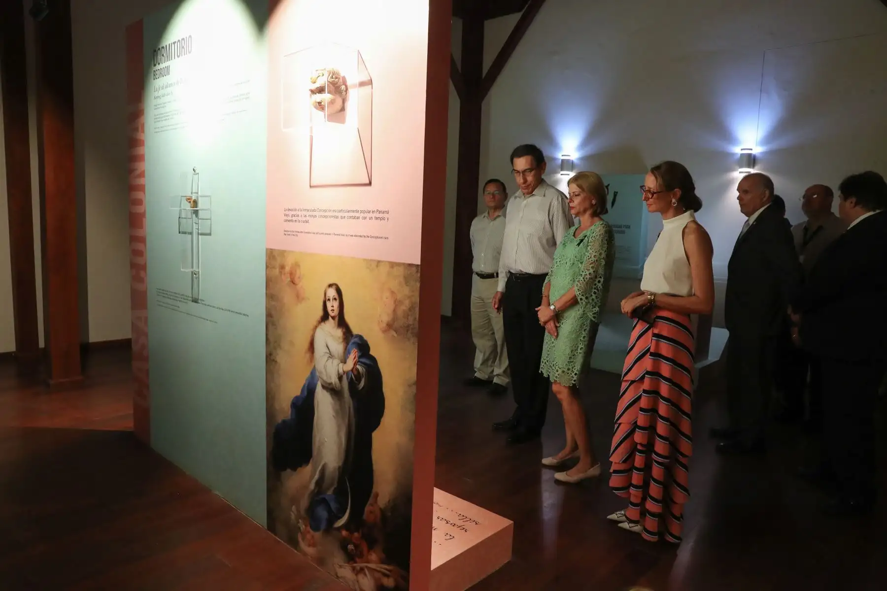El presidente Vizcarra visitó el complejo arqueológico de Panamá Viejo, donde se presenta la muestra “Camina el autor” de Guamán Poma de Ayala. Foto: Prensa Presidencia