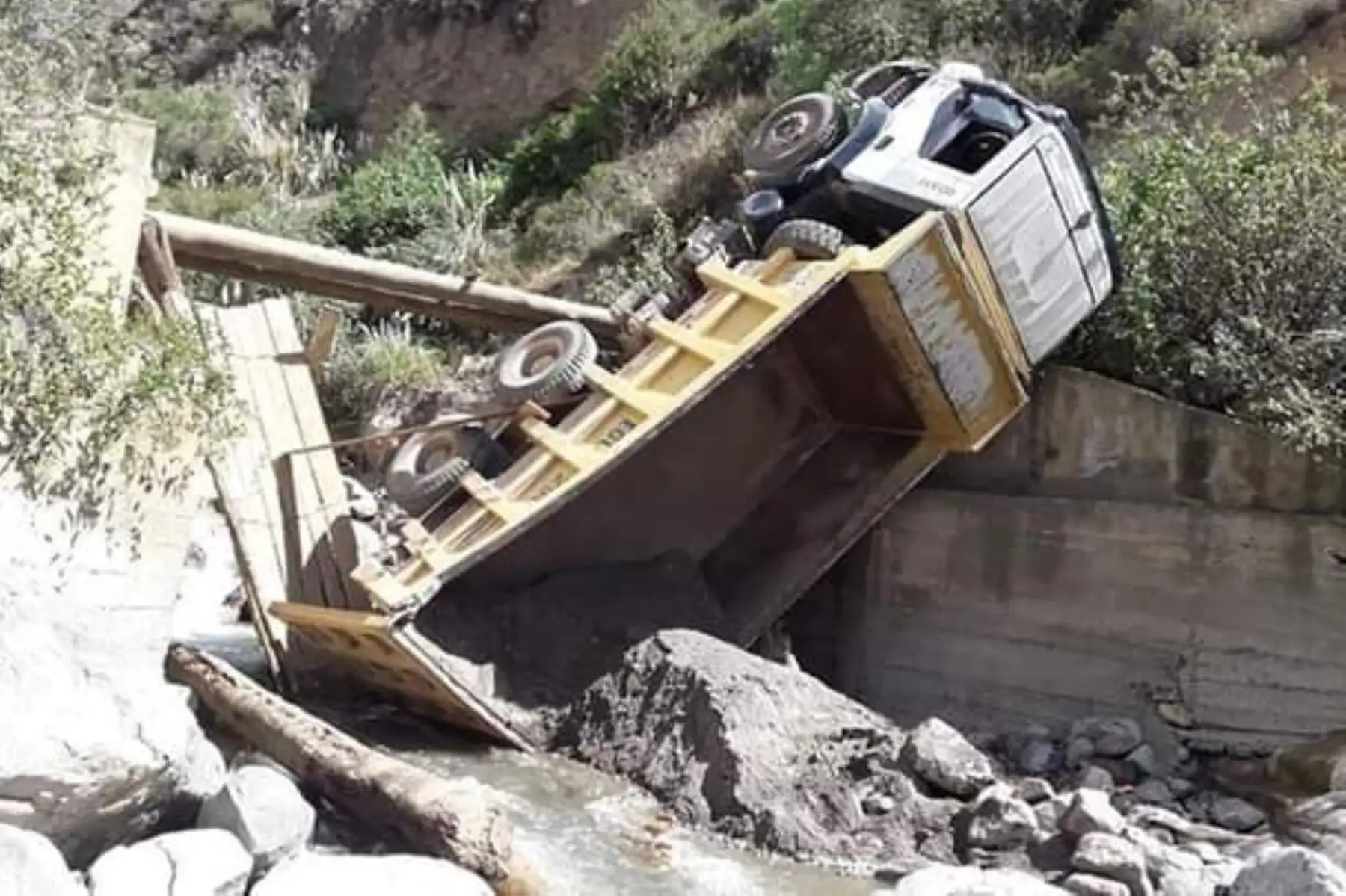 Un escolar muere y 17 personas resultan heridas en accidente vial registrada en la provincia de Carlos Fitzcarrald, región Áncash. Foto: ANDINA/Difusión.