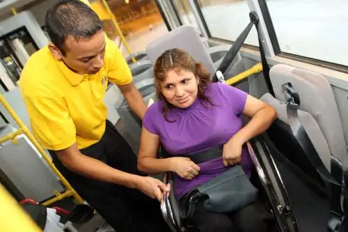 Trabajadores con familiares mayores con discapacidad podrán pedir licencia