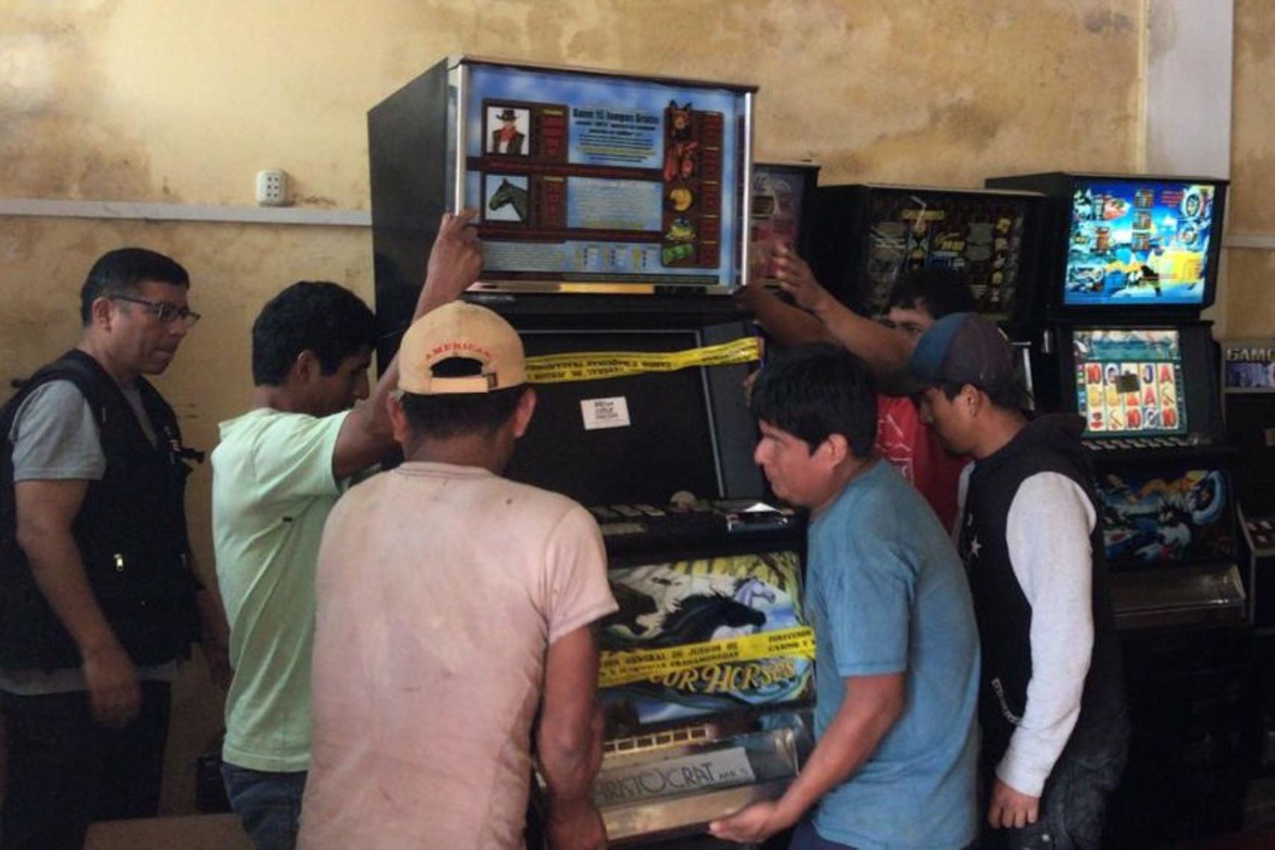 Mincetur clausura en Junín salas ilegales e incauta máquinas tragamonedas.