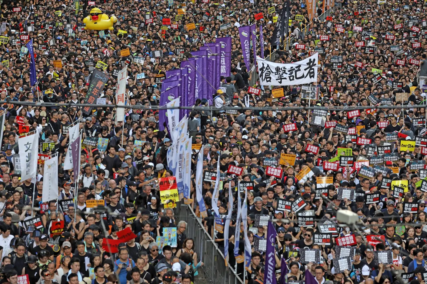 Manifestación anual por la democracia en Hong Kong el 1 de julio de 2019, en el 22 aniversario de la entrega de la ciudad de Gran Bretaña a China. Foto: AFP