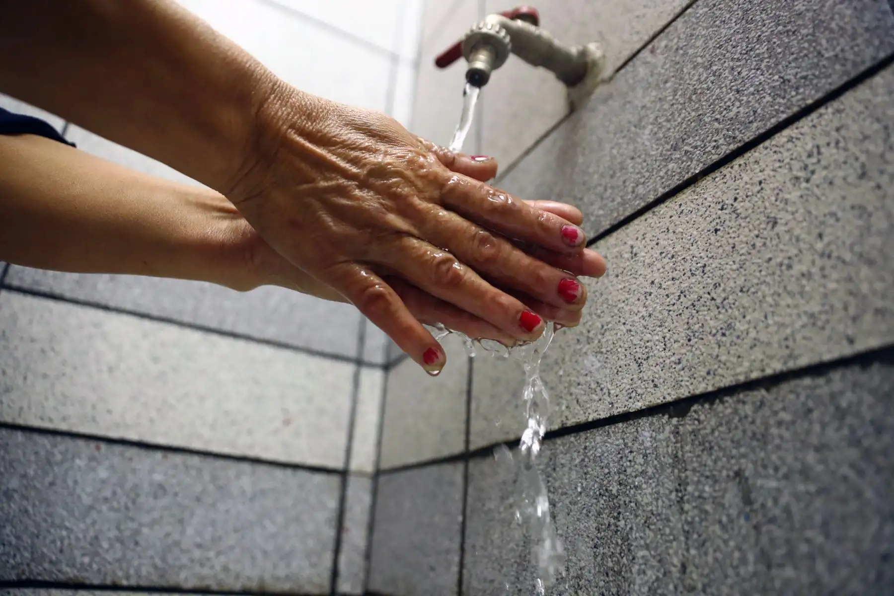 Ejecutivo anunció que se postergará el pago del servicio de agua potable de marzo por el estado de emergencia decretado por el coronavirus. ANDINA/Norman Córdova