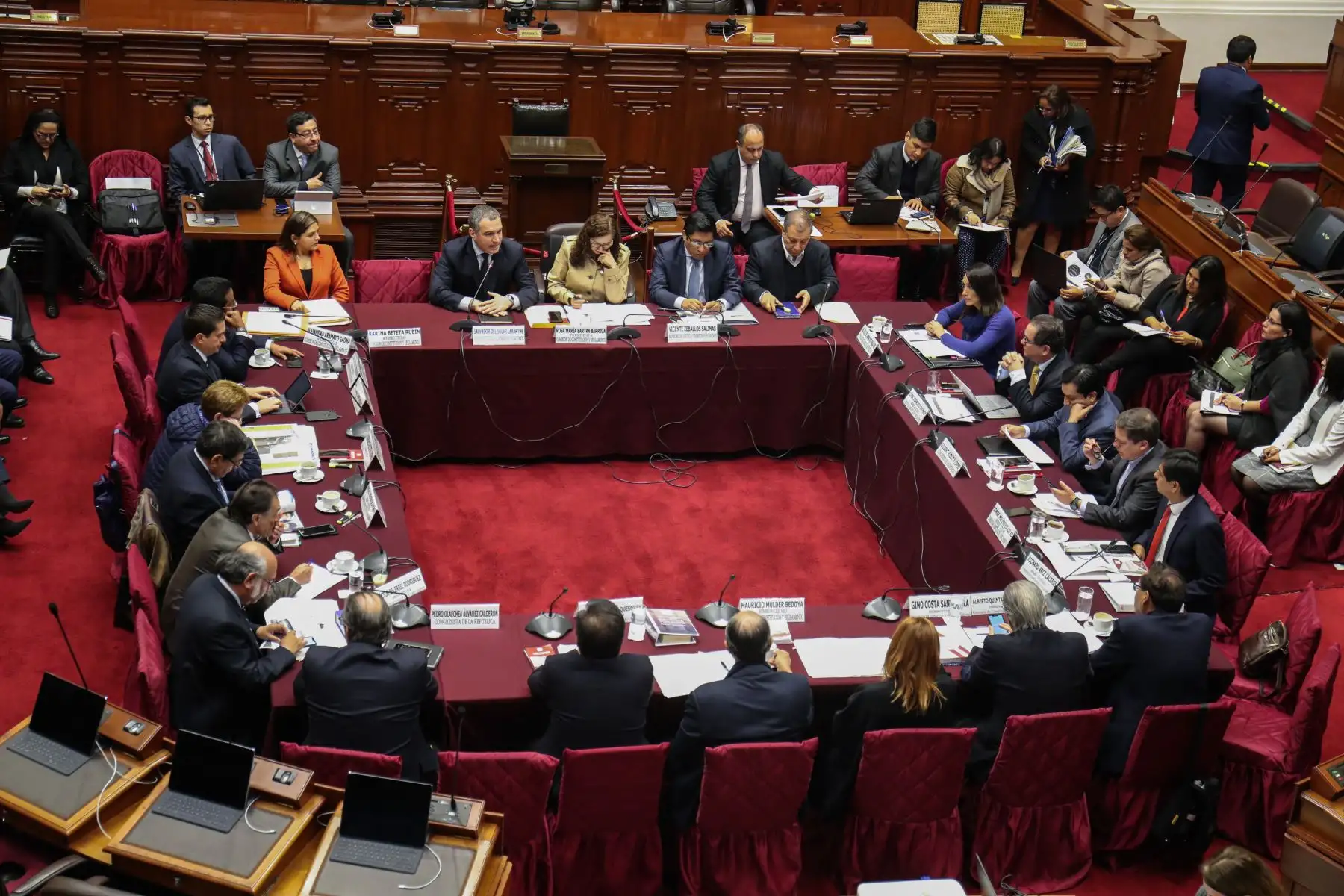 Presidente del Consejo de Ministros, Salvador del Solar y ministro de Justicia, Vicente Zeballos asisten a la Comisión de Constitución
Foto: PCM