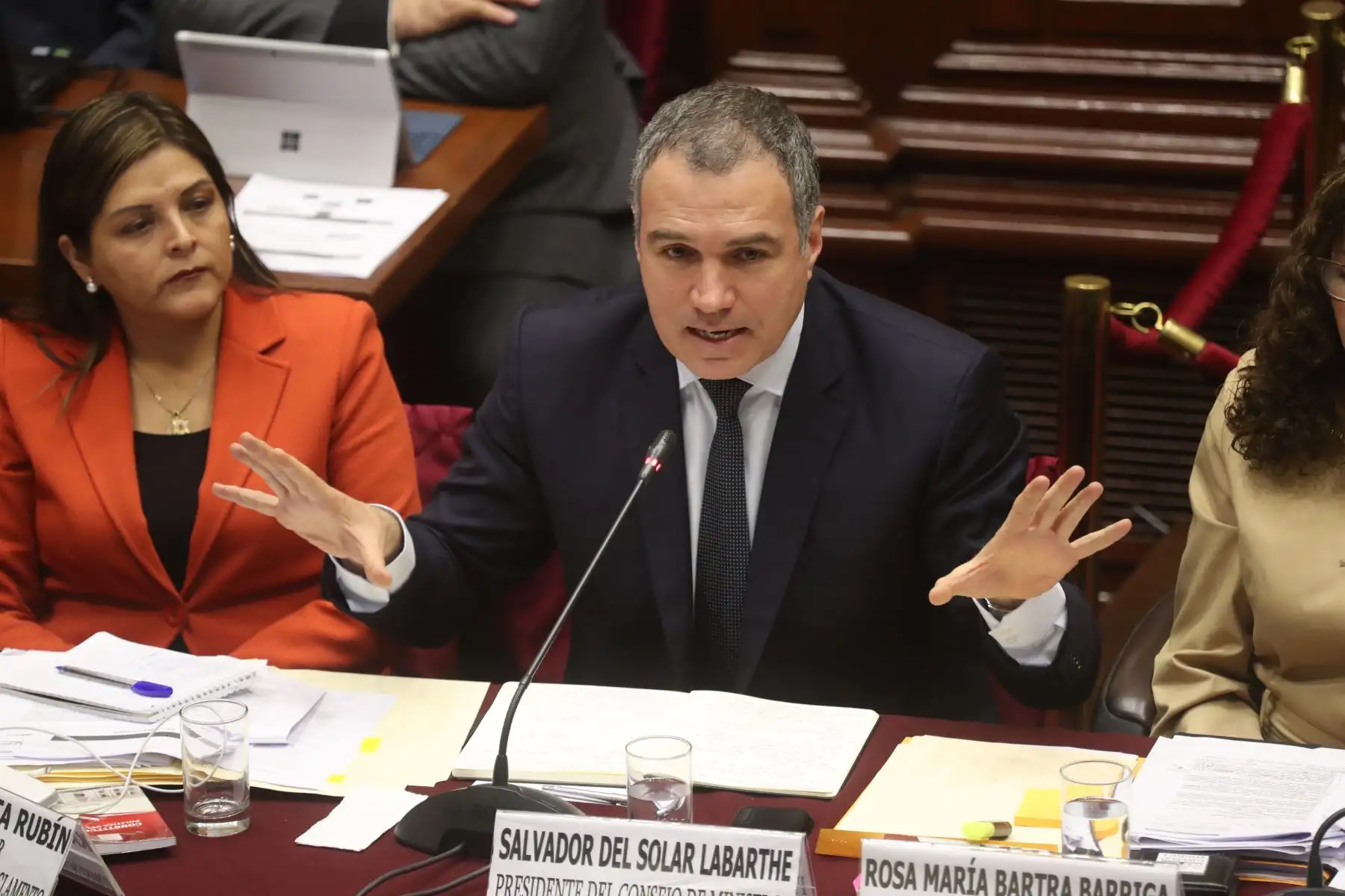Presidente del Consejo de Ministros, Salvador del Solar y ministro de Justicia, Vicente Zeballos asisten a la Comisión de Constitución
Foto: PCM