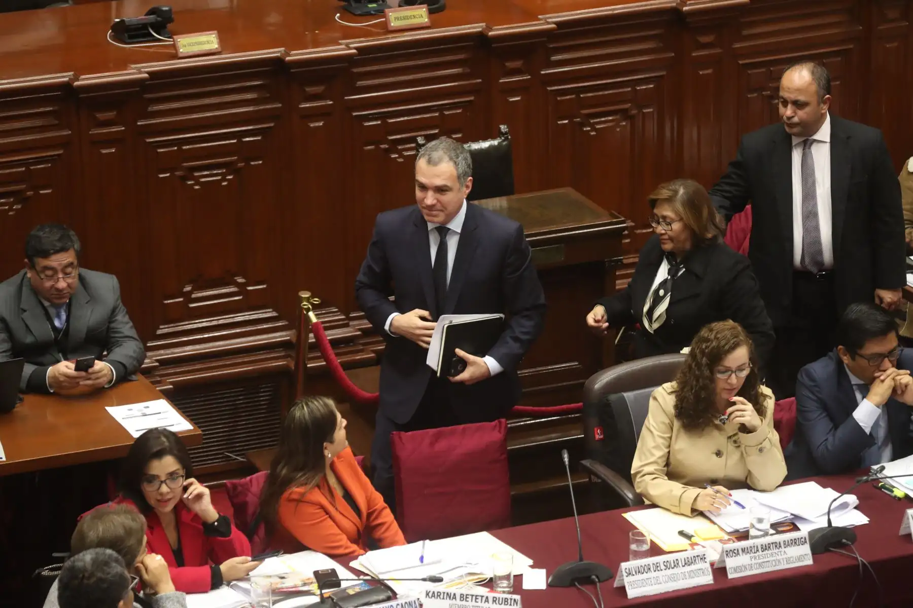 Presidente del Consejo de Ministros, Salvador del Solar y ministro de Justicia, Vicente Zeballos asisten a la Comisión de Constitución
Foto: PCM
