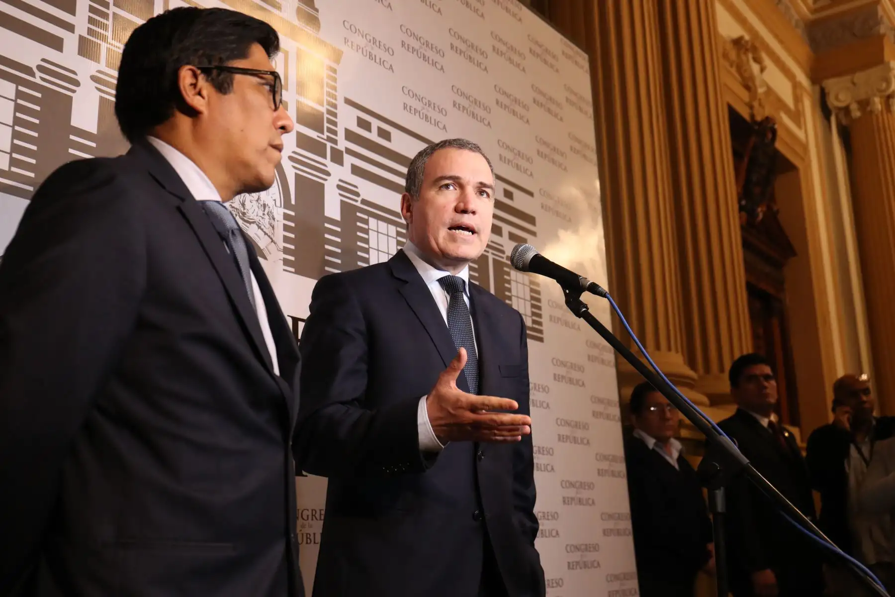 Presidente del Consejo de Ministros, Salvador del Solar en conferencia de prensa luego de su presentación en  la Comisión de Constitución.
Foto: PCM