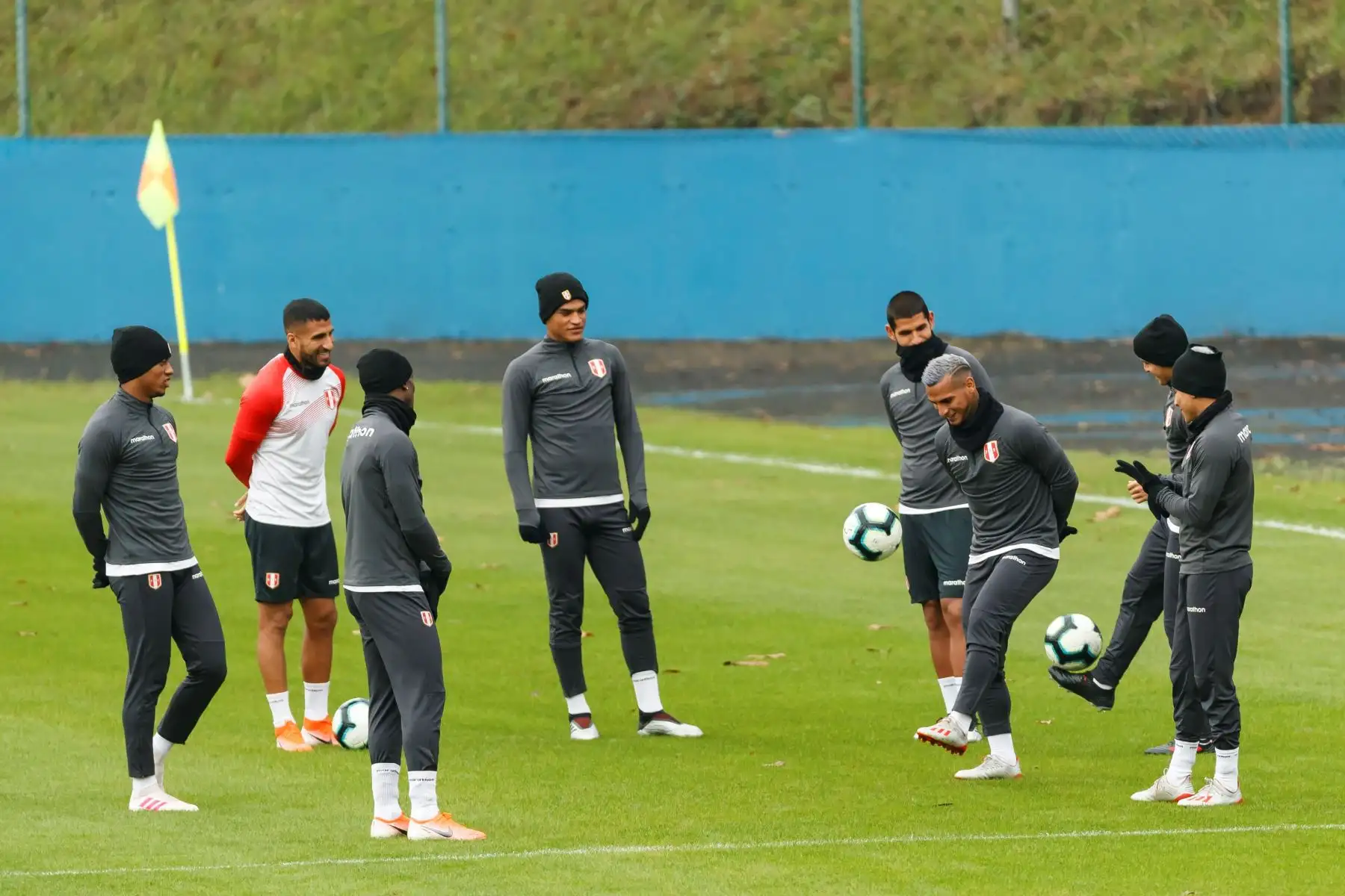 Los jugadores de la selección peruana de fútbol entrenan en la ciudad de Porto Alegre este, previo al encuentro de mañana ante Chile, en el estadio Arena do Gremio, en las semifinales de la Copa América de Brasil 2019. Foto:EFE