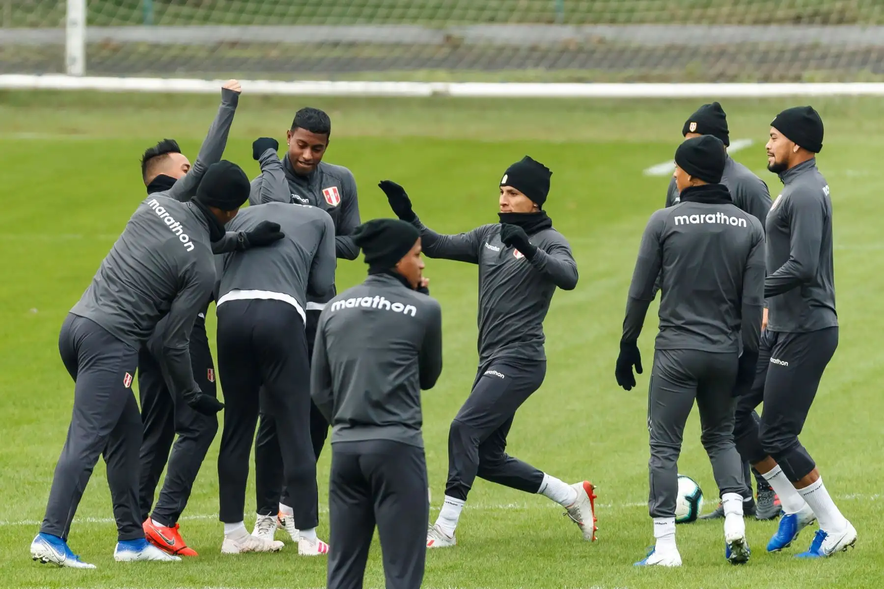 Los jugadores de la selección peruana de fútbol entrenan en la ciudad de Porto Alegre este, previo al encuentro de mañana ante Chile, en el estadio Arena do Gremio, en las semifinales de la Copa América de Brasil 2019. Foto:EFE