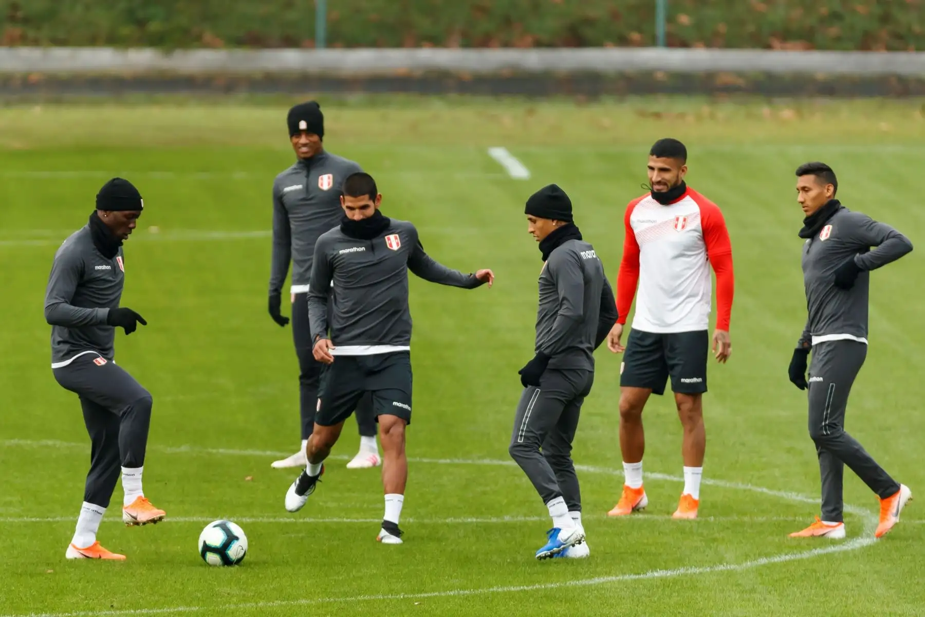 Los jugadores de la selección peruana de fútbol entrenan en la ciudad de Porto Alegre este, previo al encuentro de mañana ante Chile, en el estadio Arena do Gremio, en las semifinales de la Copa América de Brasil 2019. Foto:EFE