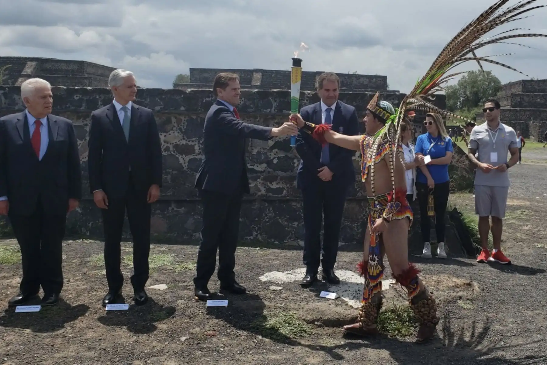 Encendido de la Antorcha Panamericana Lima 2019, que comenzó su trayecto en la Calzada de los Muertos, en Teotihuacán, México. Foto: ANDINA/Difusión.