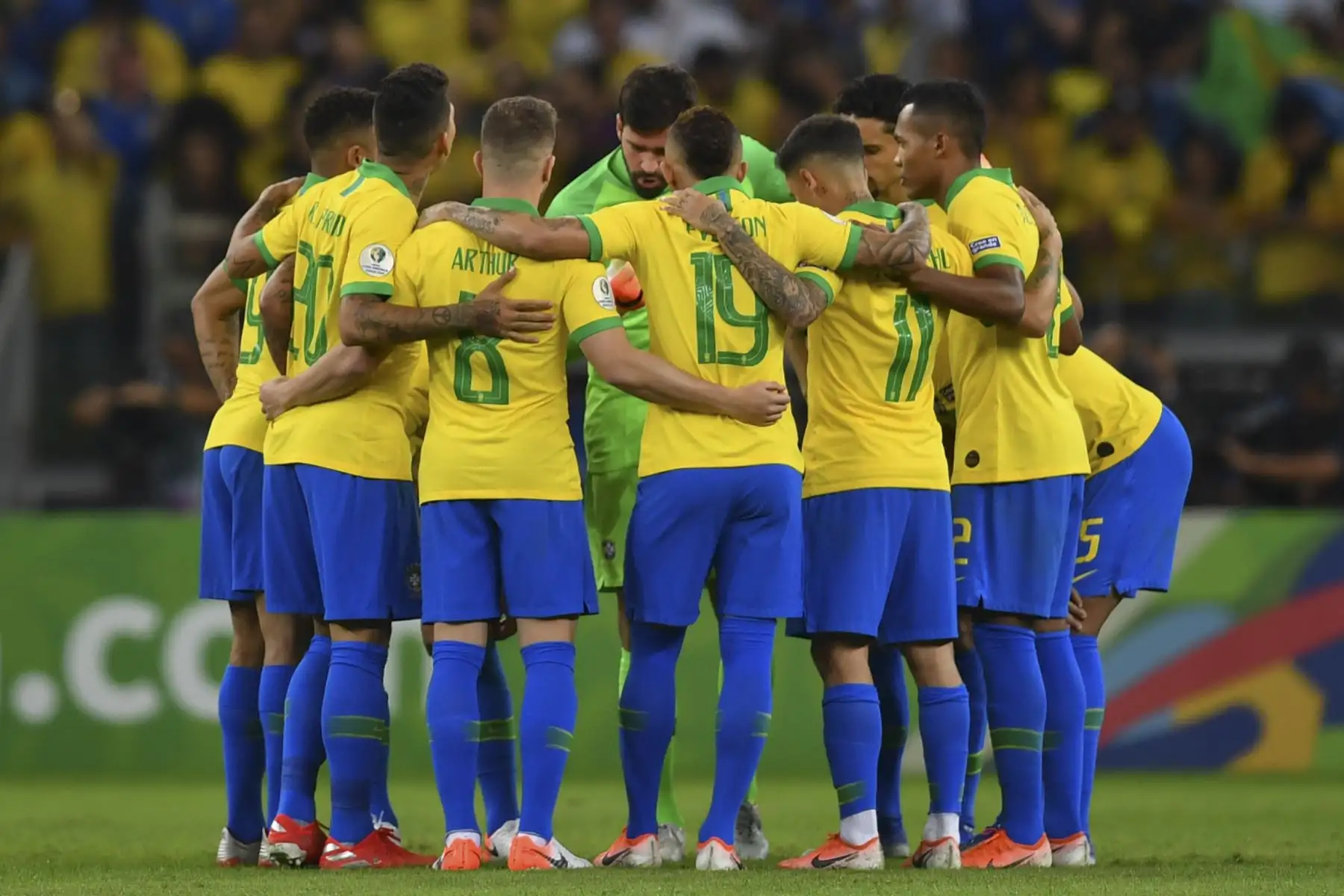 Los jugadores de Brasil se reúnen antes de la semifinal del torneo de fútbol de la Copa América contra Argentina en el Estadio Mineirao en Belo Horizonte, Brasil.
Foto: AFP